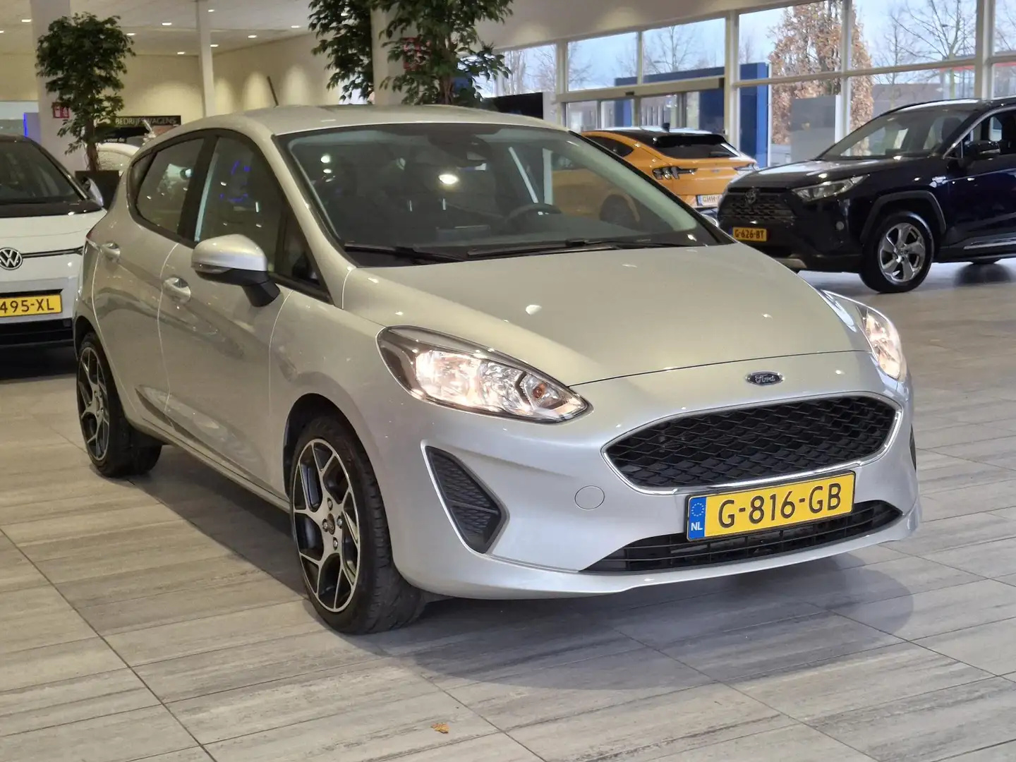 Ford Fiesta 1.1 Trend | LMV | A/C | Parkeersensoren | CC | Grijs - 2