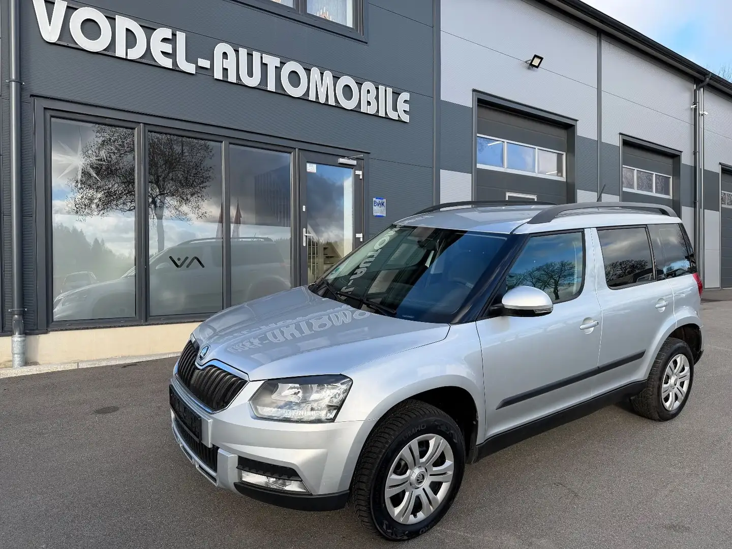 Skoda Yeti Active Outdoor 4x4 Silber - 1