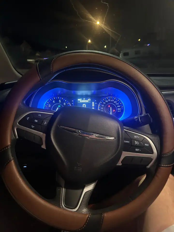 Chrysler 200 снимка Chrysler 200