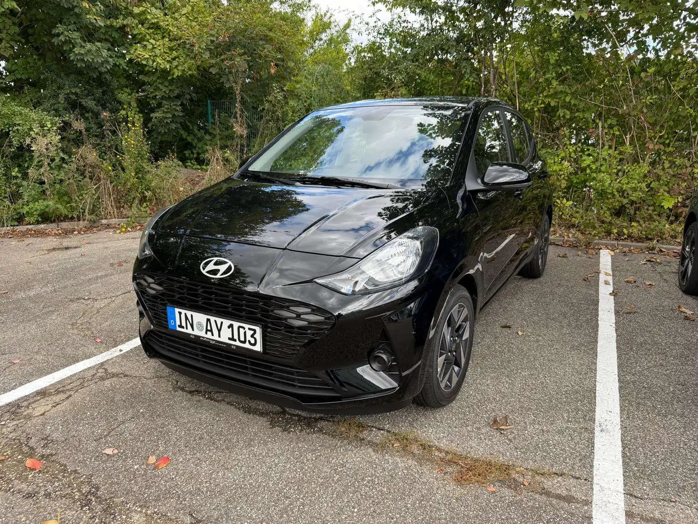 Hyundai i10 1.0 A Trend inkl. M+S Räder Schwarz - 2