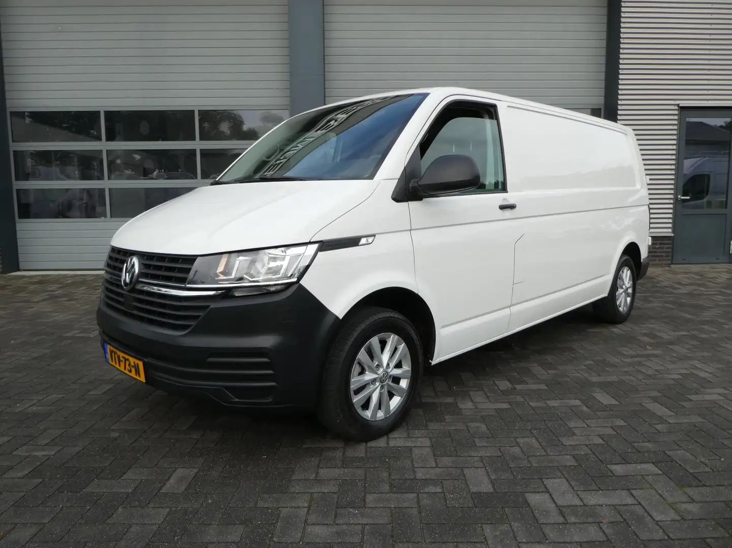 Volkswagen Transporter 2.0 TDI L2H1 150 pk automaat , 3 zits , trekhaak Blanc - 1