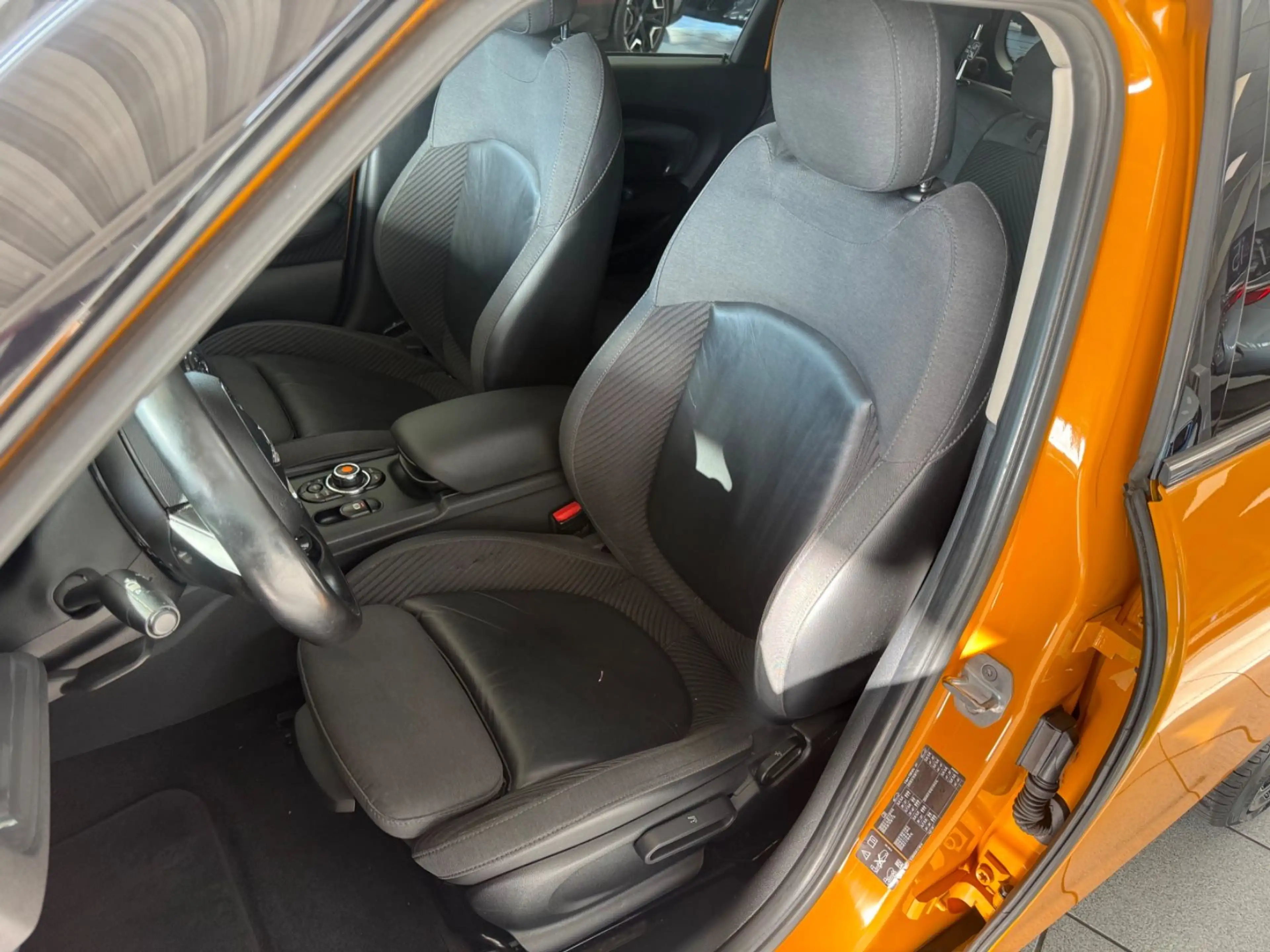 MINI Cooper S Clubman ALL4 AUT./LED/CAM/NAVI/DAB — photo 8