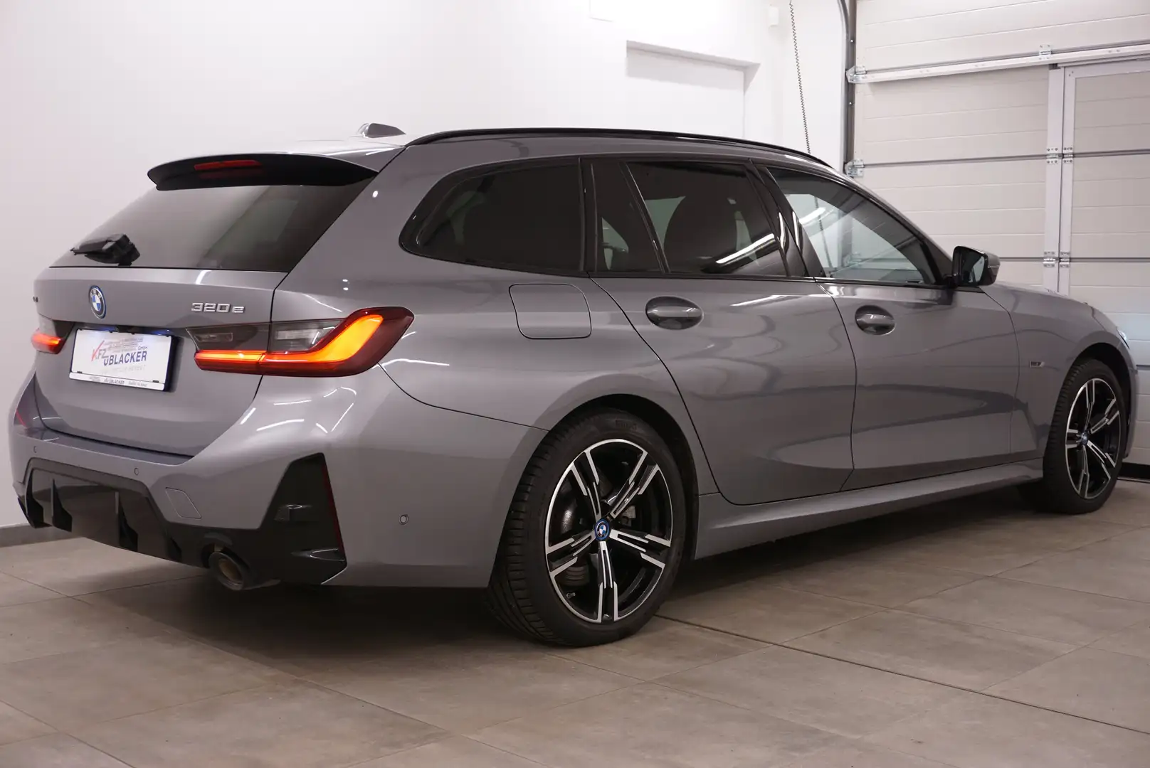 BMW 320 e xDrive M Sport // harman/kardon // ACC // Grau - 2
