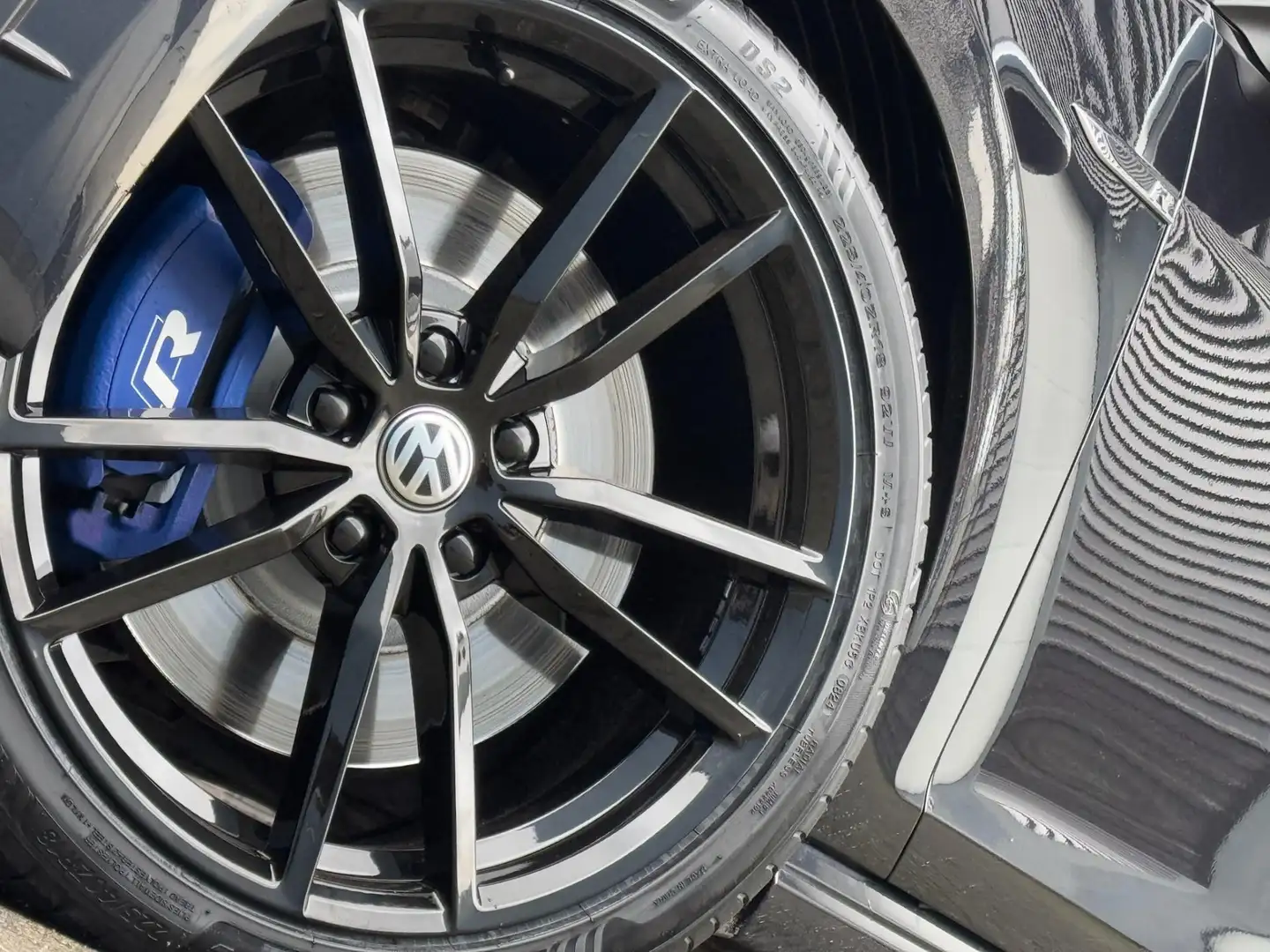 Volkswagen Golf 2.0 TSI R 4Motion | Navi | Stoelvw | Keyless Fekete - 2