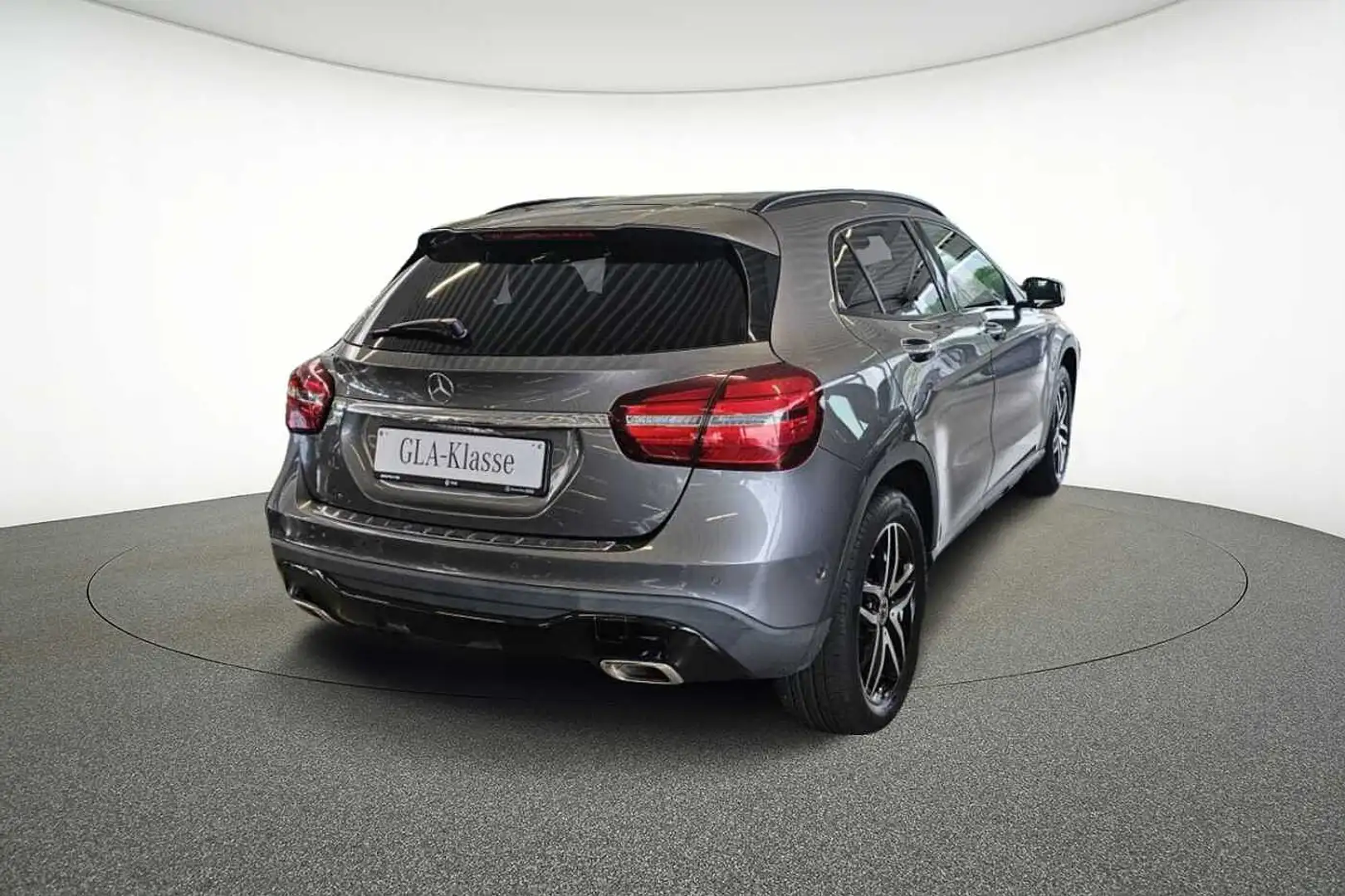 Mercedes-Benz GLA 180 Off-Roader Gris - 2