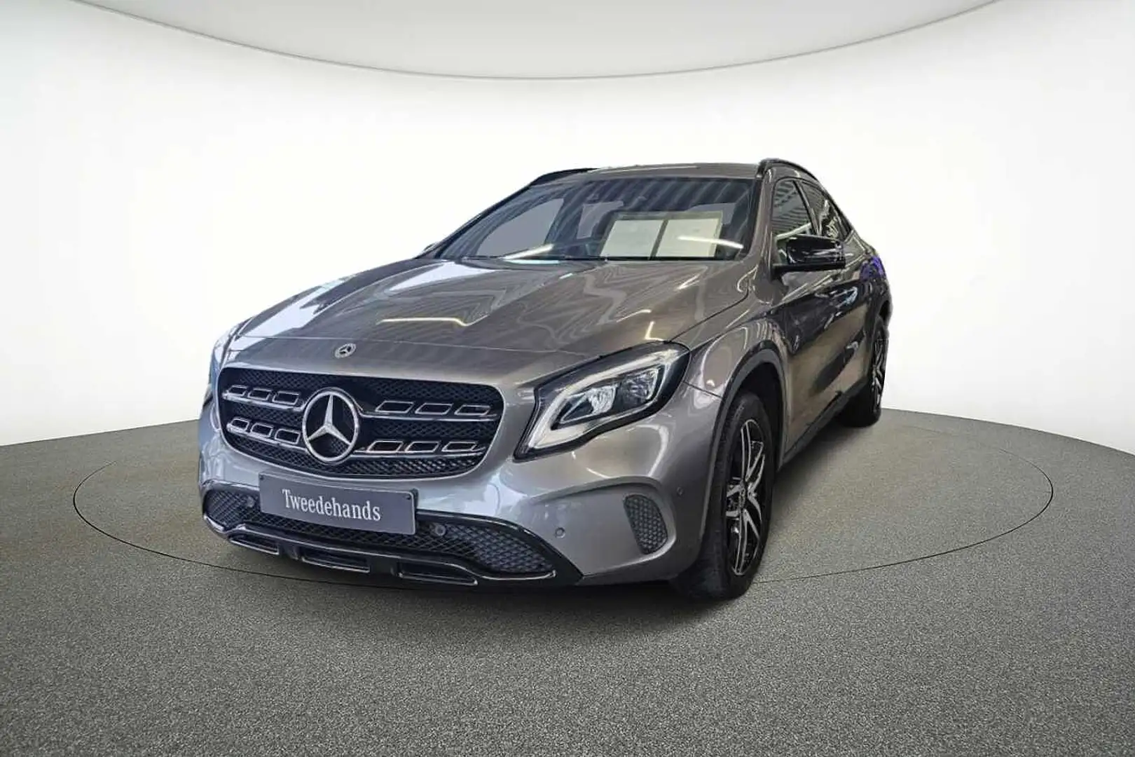 Mercedes-Benz GLA 180 Off-Roader Gris - 1