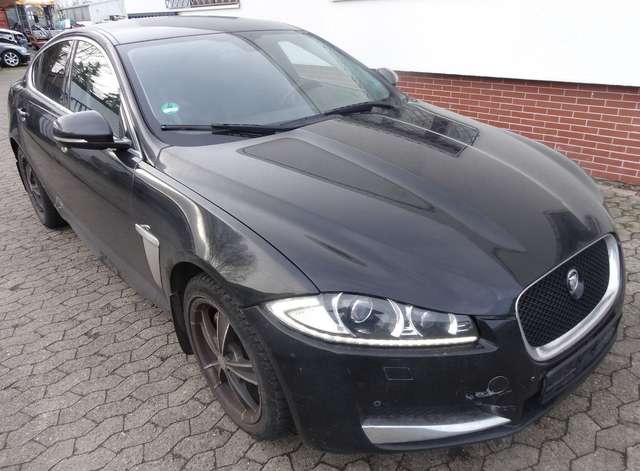 Imagine Jaguar XF 2.2
