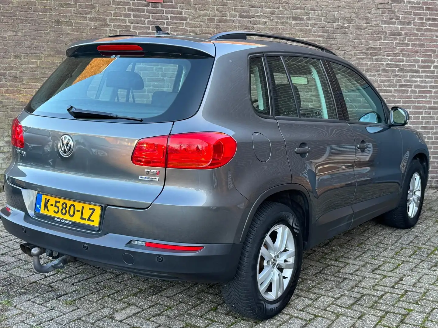 Volkswagen Tiguan 1.4 TSI Comfort&Design Ed. Carplay Navi Clima Trek Grijs - 2