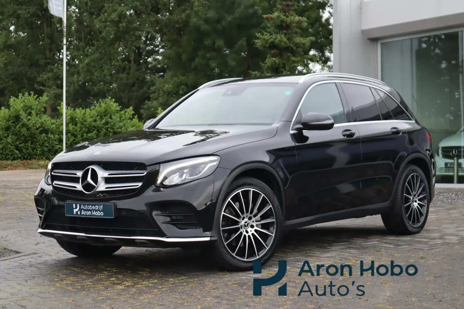 Mercedes-Benz GLC 250 4MATIC AMG Pano, Trekhaak, Camera, Stoelverwarming Zwart - 1