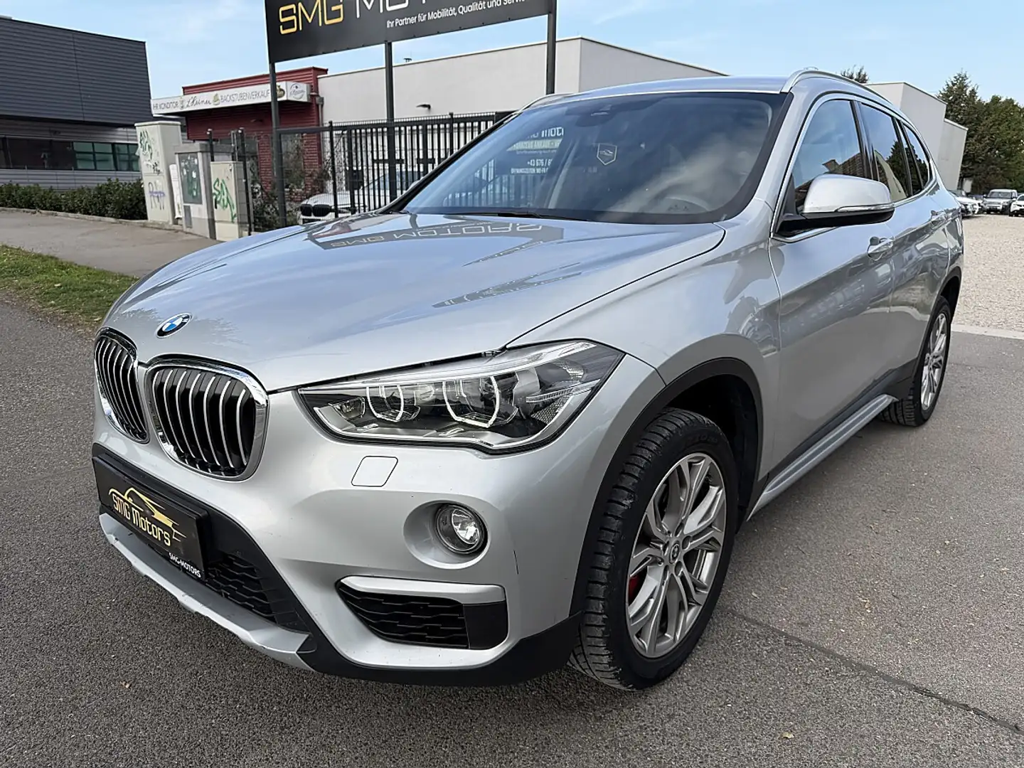 BMW X1 sDrive18d xLine F48 Grau - 2