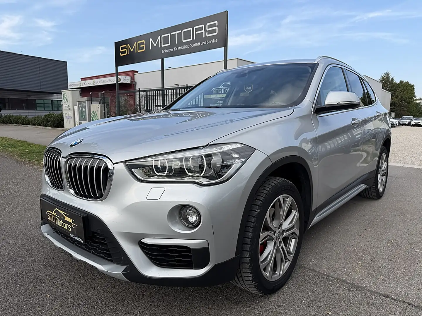 BMW X1 sDrive18d xLine F48 Grau - 1