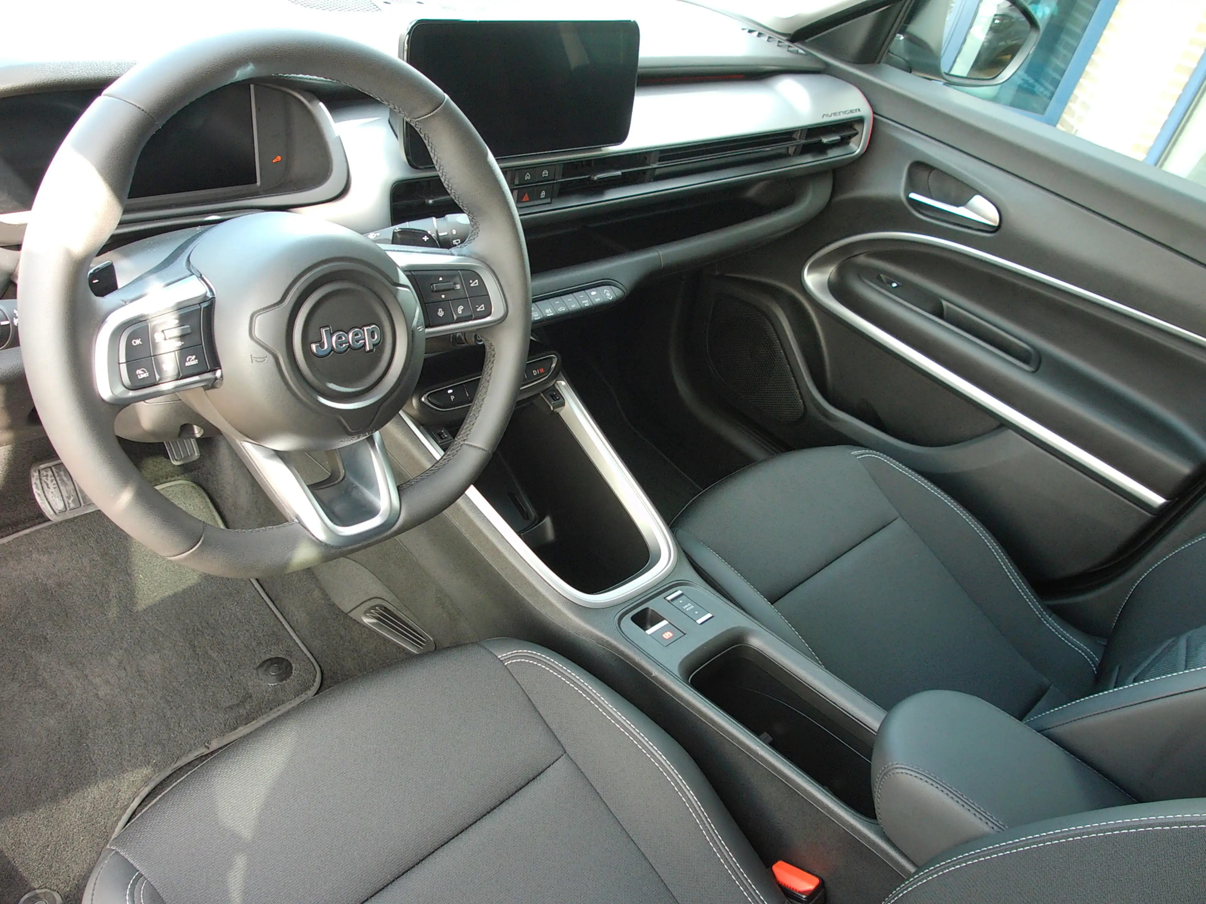 Jeep Avenger 1.2 e-Hybrid Longitude, Carplay + Android Auto / J — photo 5