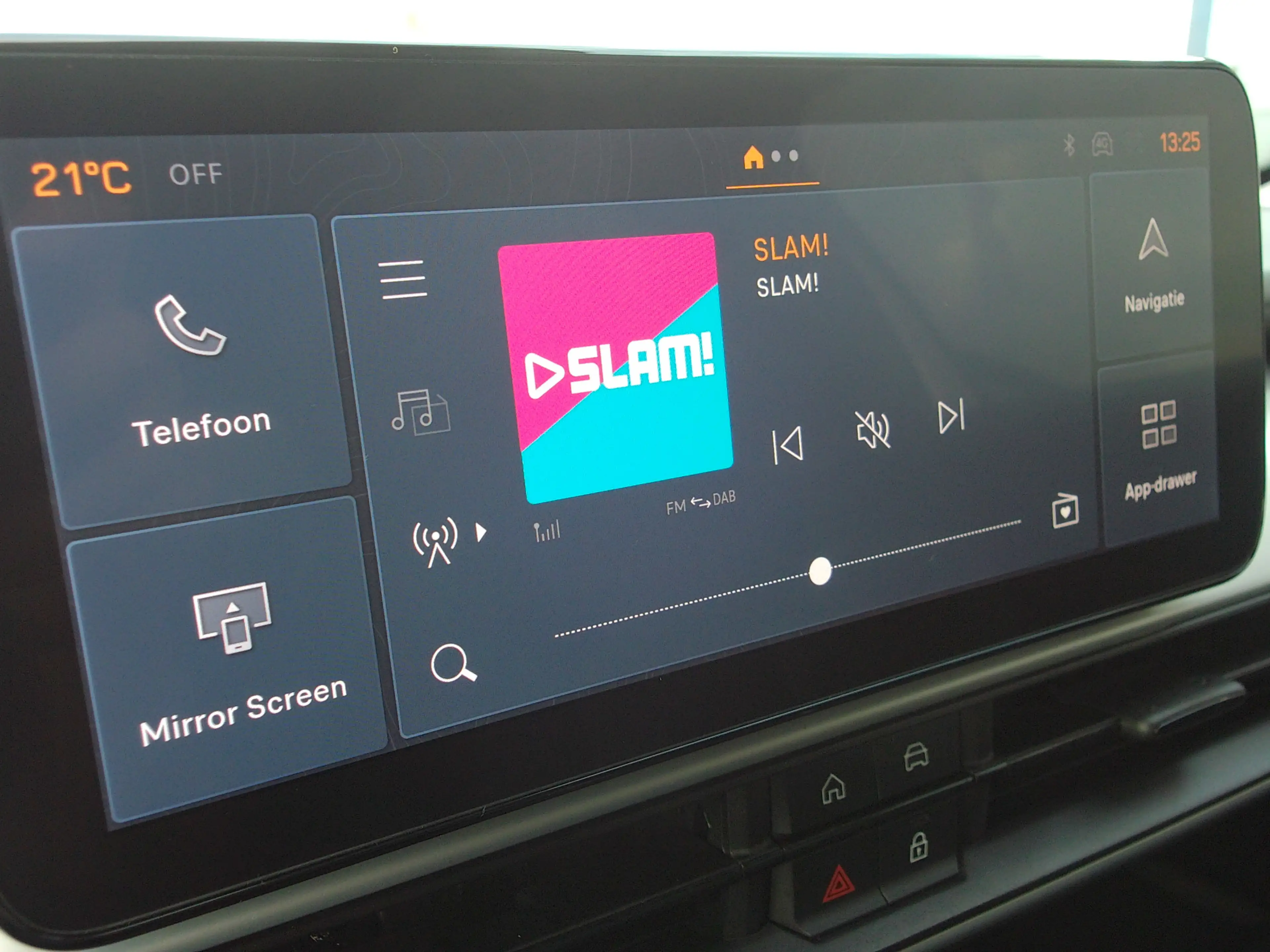 Jeep Avenger 1.2 e-Hybrid Longitude, Carplay + Android Auto / J — photo 12