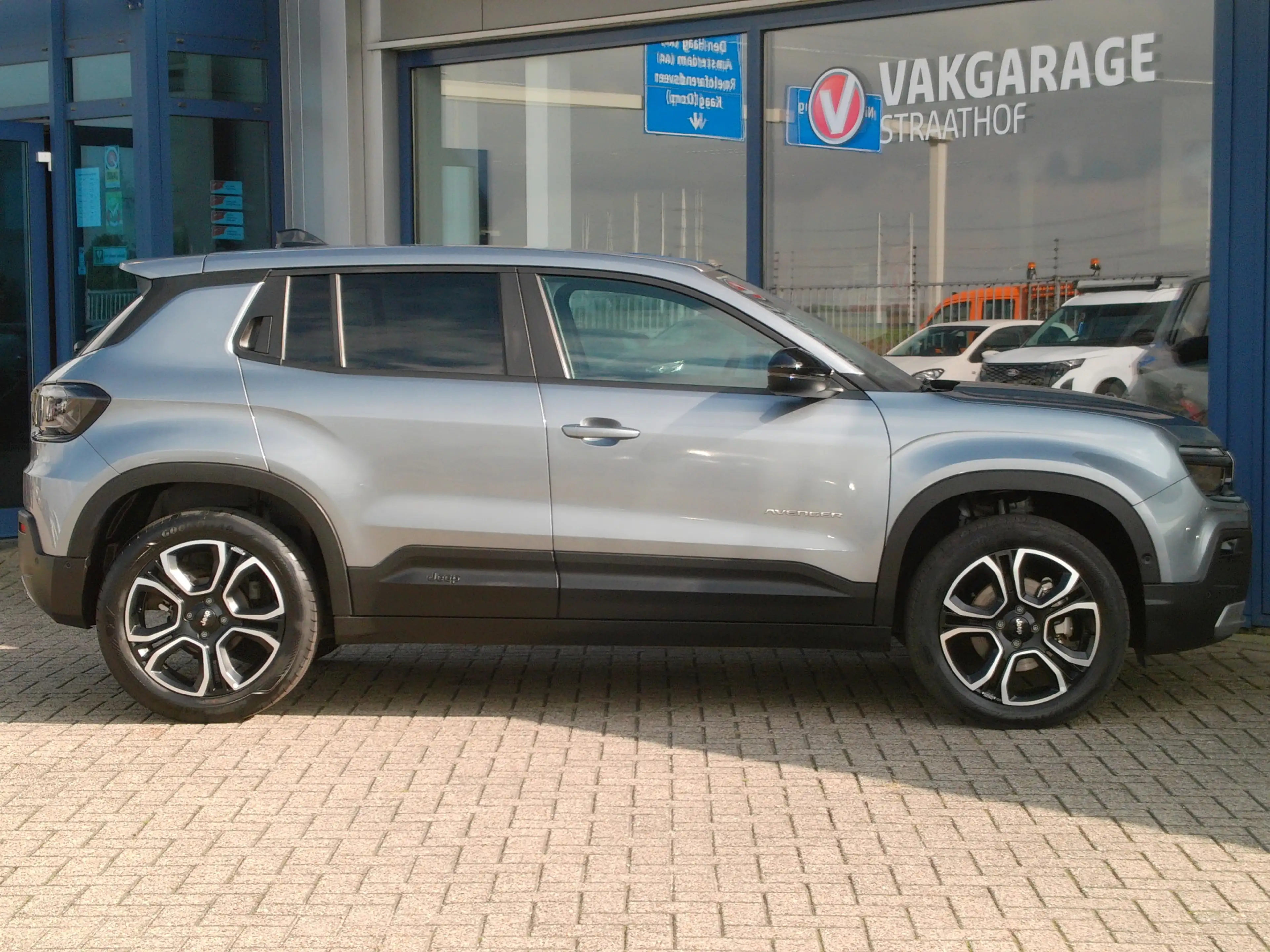 Jeep Avenger 1.2 e-Hybrid Longitude, Carplay + Android Auto / J — photo 23