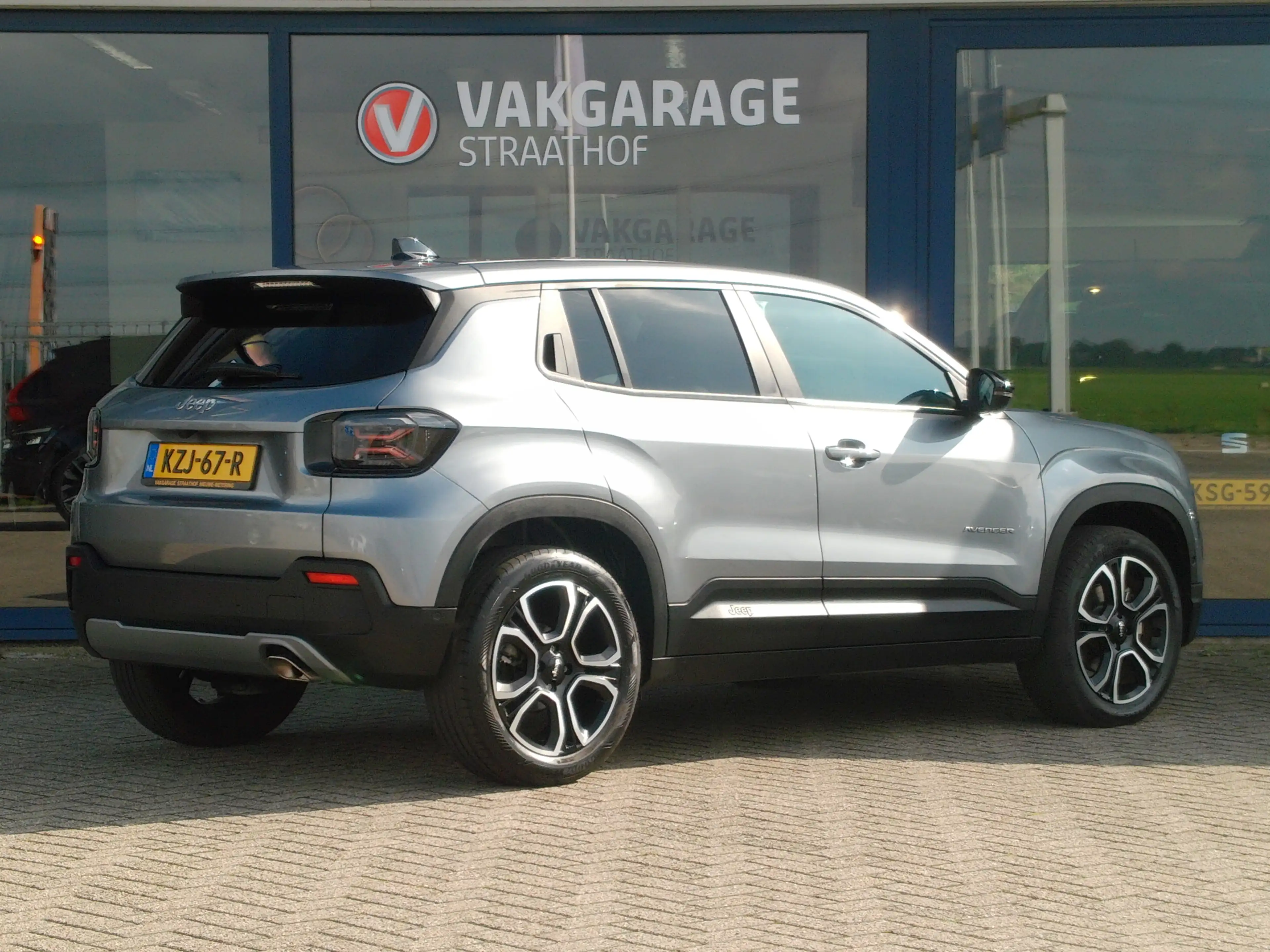 Jeep Avenger 1.2 e-Hybrid Longitude, Carplay + Android Auto / J — photo 22