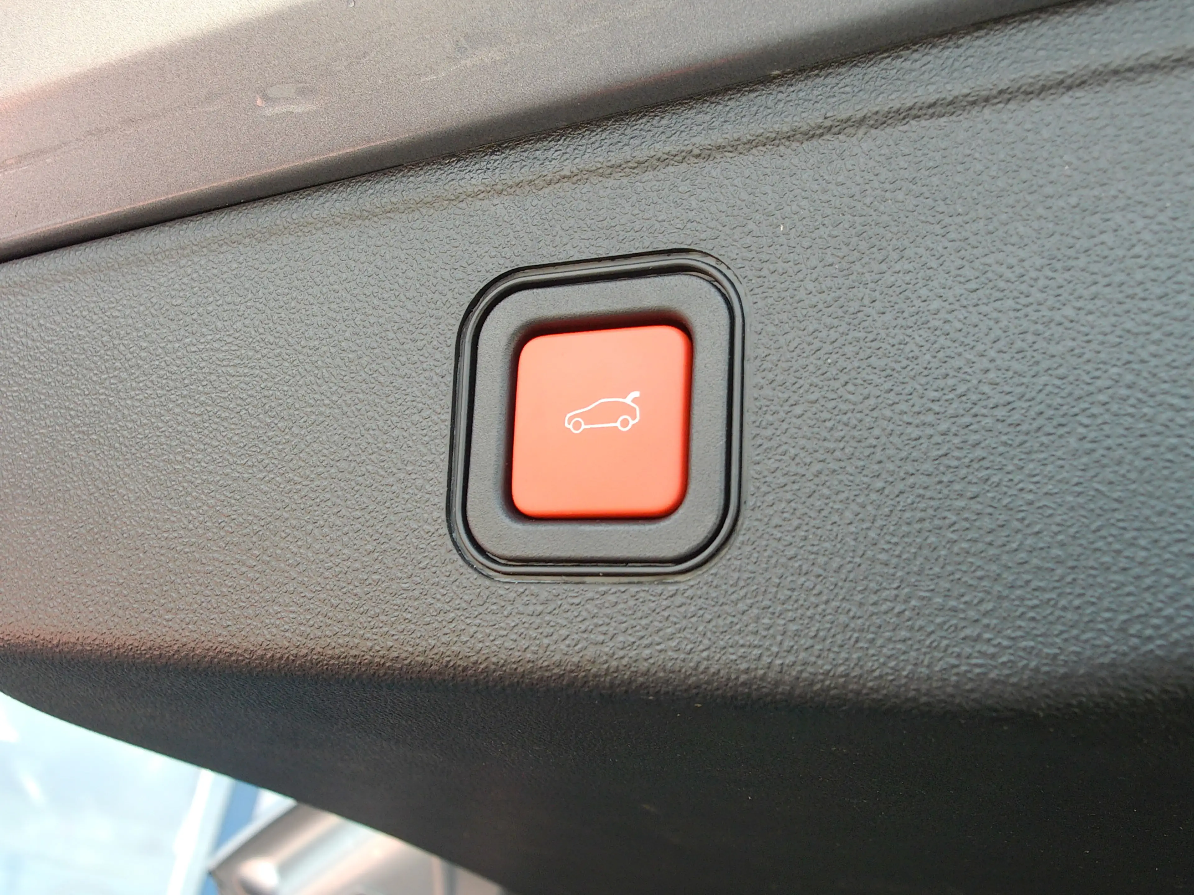 Jeep Avenger 1.2 e-Hybrid Longitude, Carplay + Android Auto / J — photo 25
