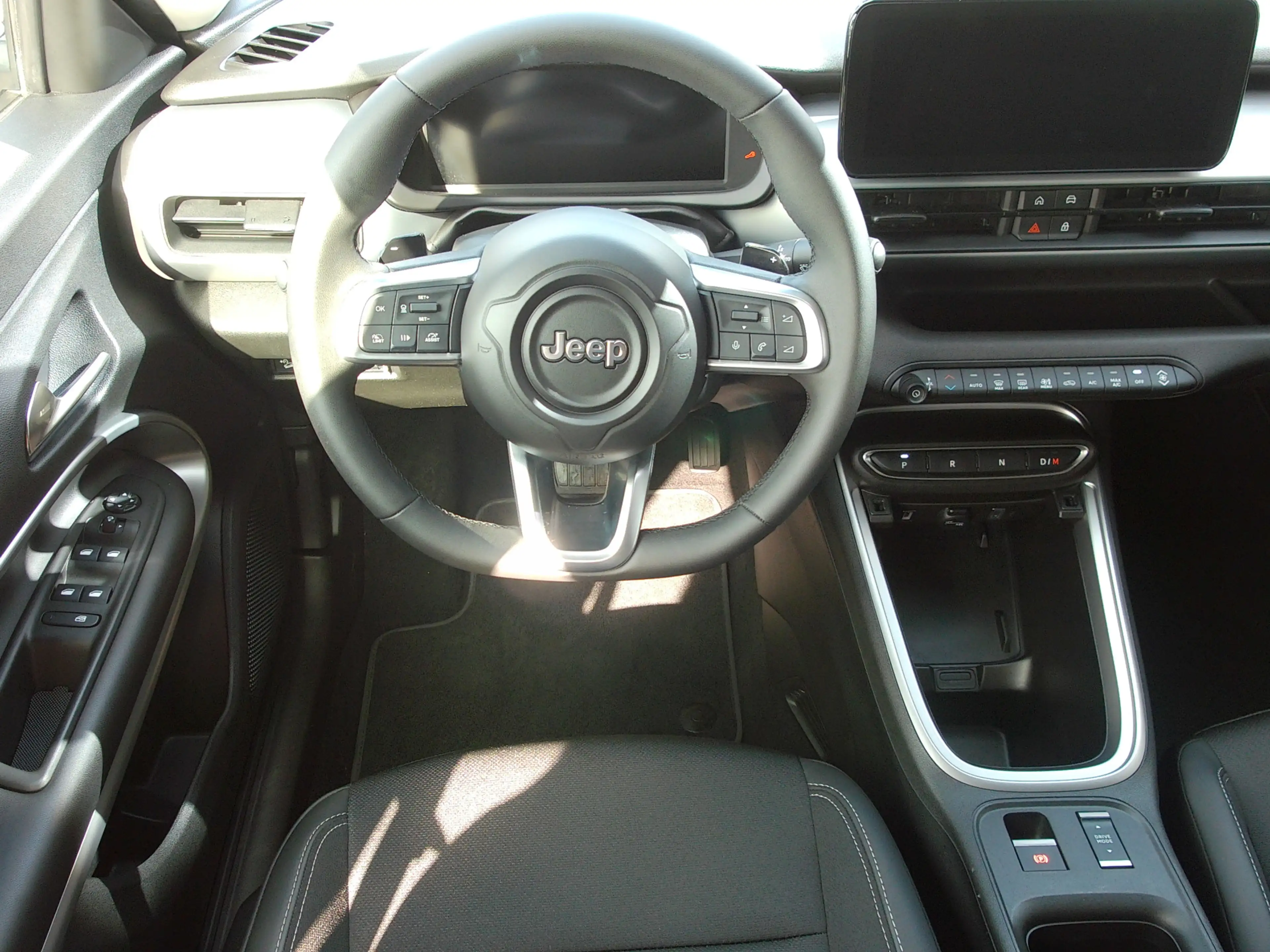Jeep Avenger 1.2 e-Hybrid Longitude, Carplay + Android Auto / J — photo 8