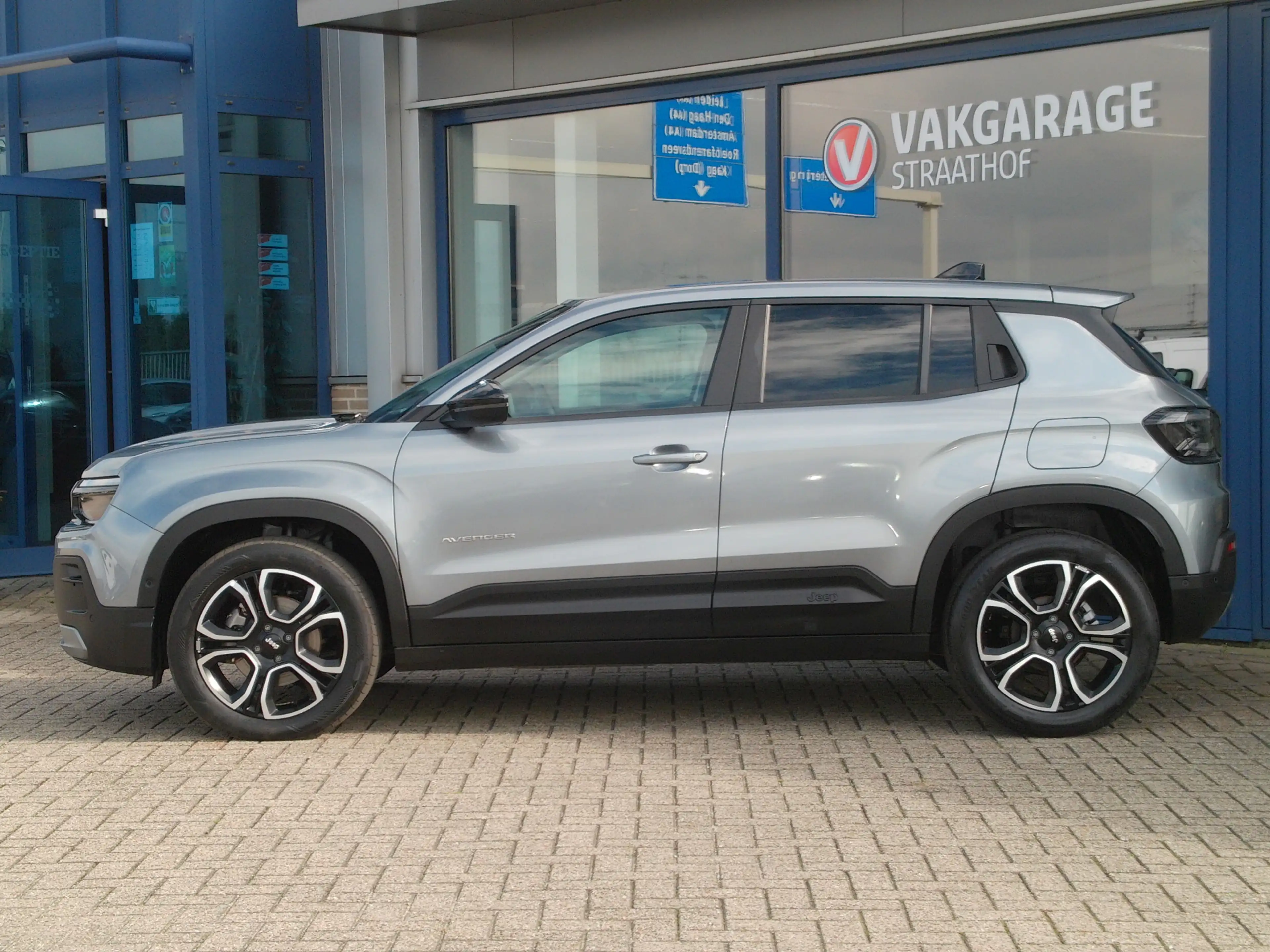 Jeep Avenger 1.2 e-Hybrid Longitude, Carplay + Android Auto / J — photo 3