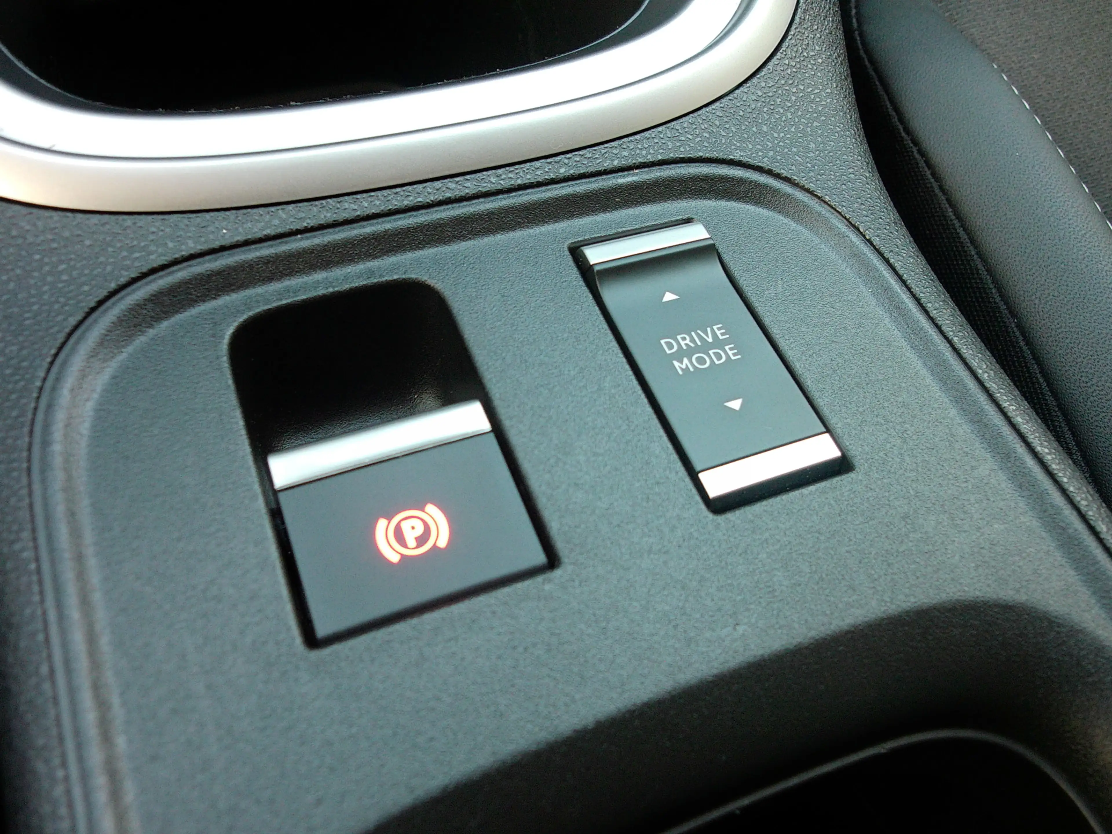 Jeep Avenger 1.2 e-Hybrid Longitude, Carplay + Android Auto / J — photo 19