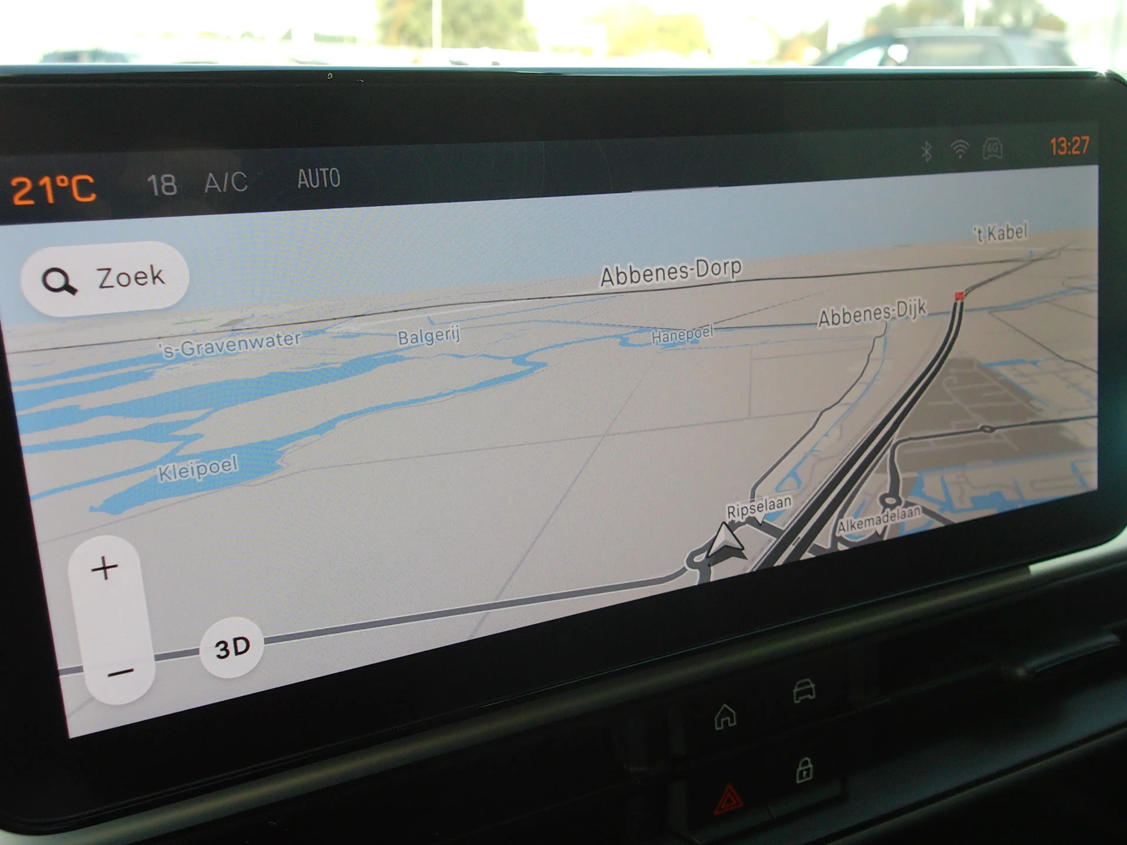 Jeep Avenger 1.2 e-Hybrid Longitude, Carplay + Android Auto / J — photo 16