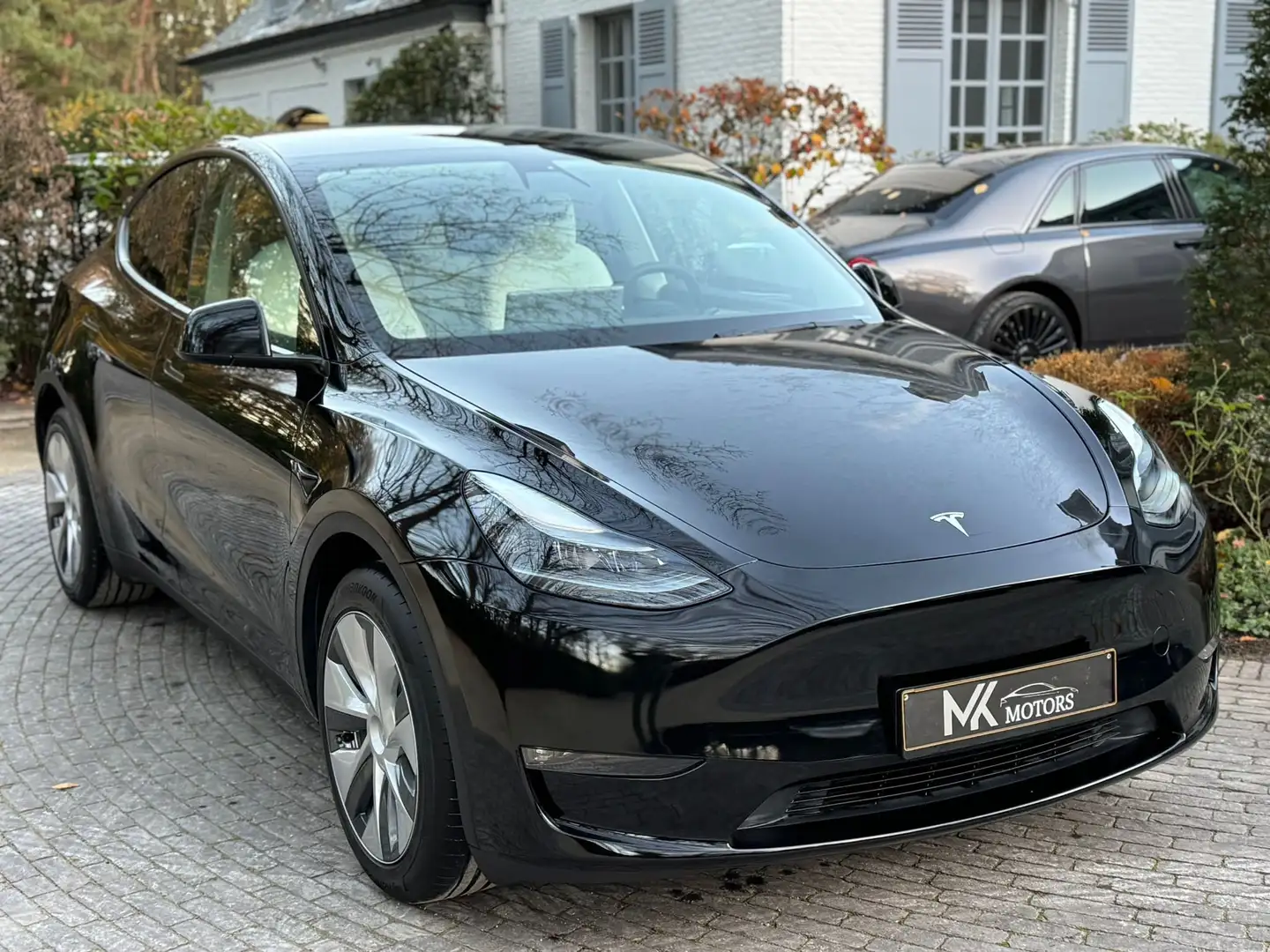 Tesla Model Y Long Range /Dual Motor /AWD Schwarz - 1