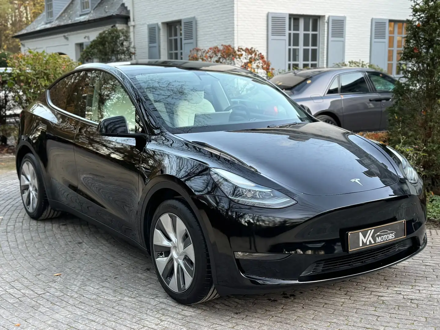 Tesla Model Y Long Range /Dual Motor /AWD Schwarz - 2