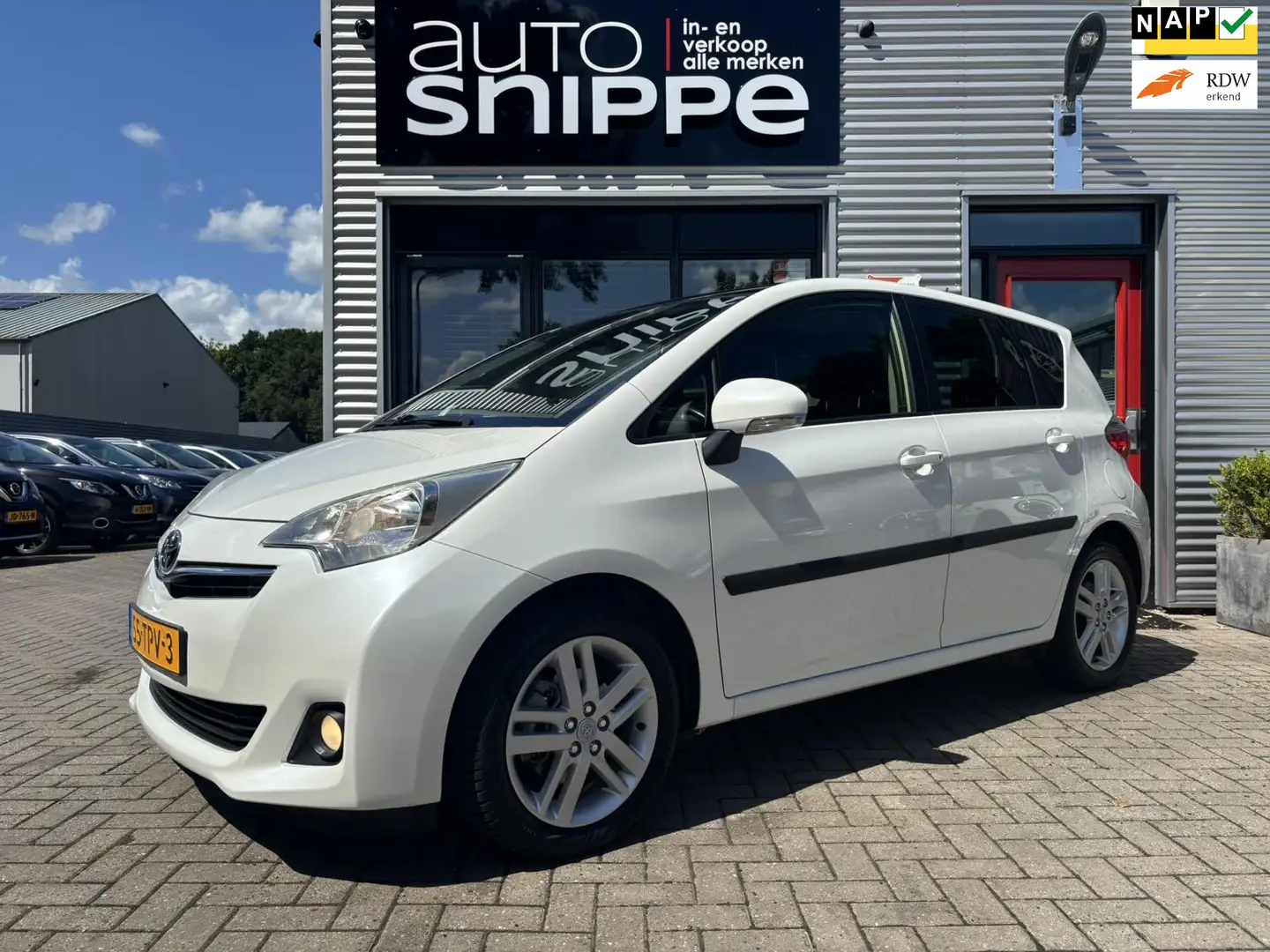 Toyota Verso-S 1.3 VVT-i Dynamic -AUTOMAAT-CLIMA-KEYLESS-TREKHAAK Wit - 1