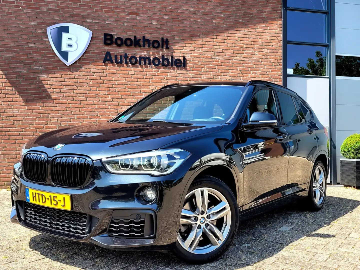 BMW X1 SDrive20i M-sport, Camera, Harman K. (Dealer-onder Schwarz - 1