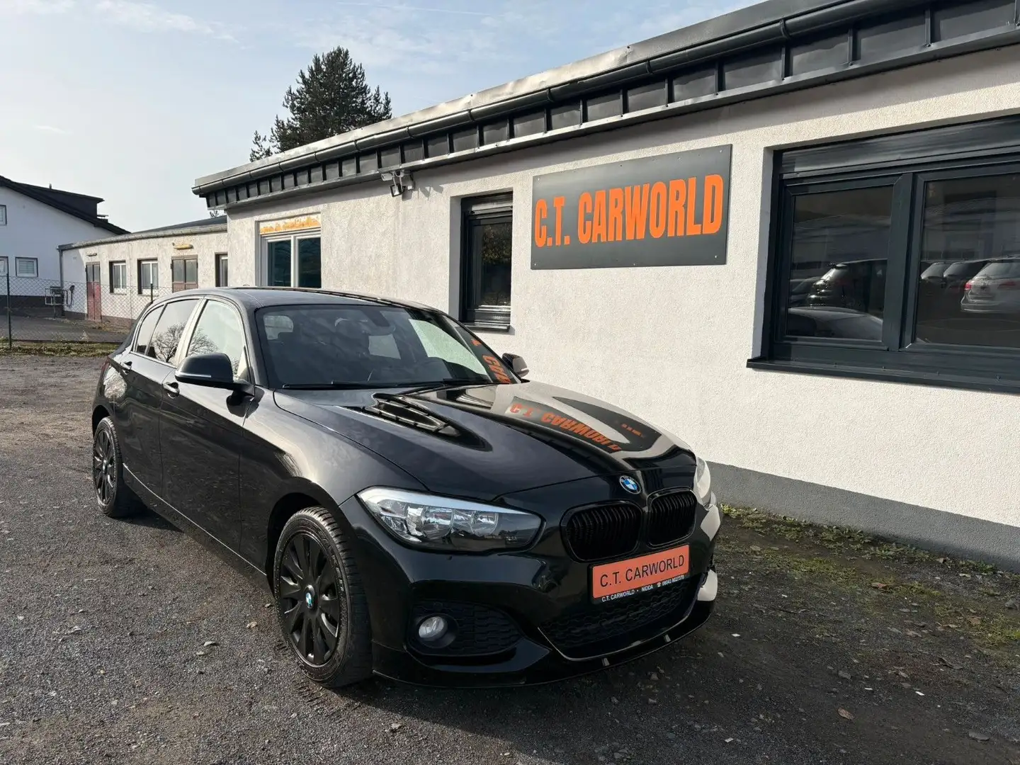 BMW 116 d SPORT LINE / NAVI / SITZHEIZUNG / 8 FACH Schwarz - 1