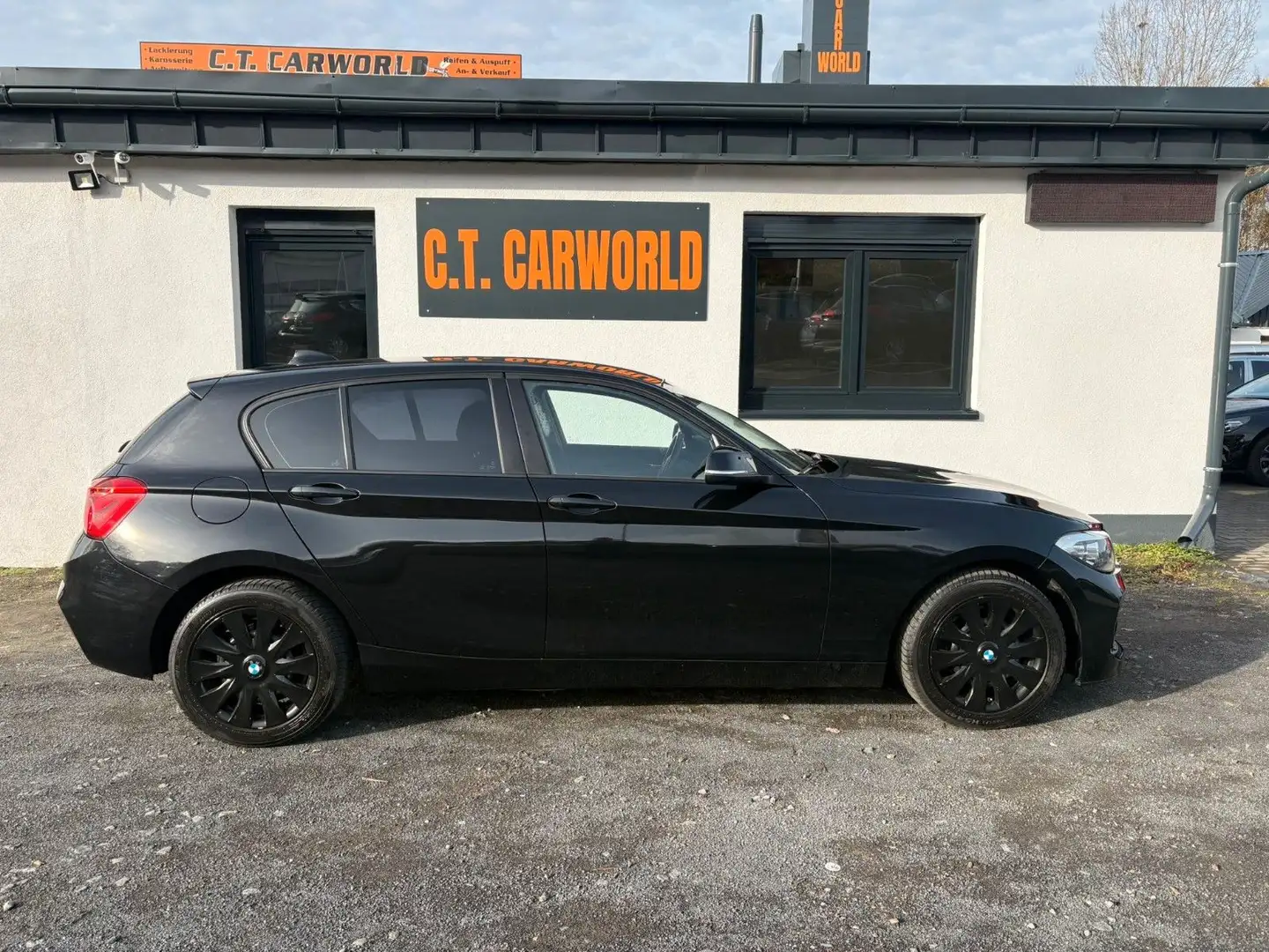BMW 116 d SPORT LINE / NAVI / SITZHEIZUNG / 8 FACH Schwarz - 2