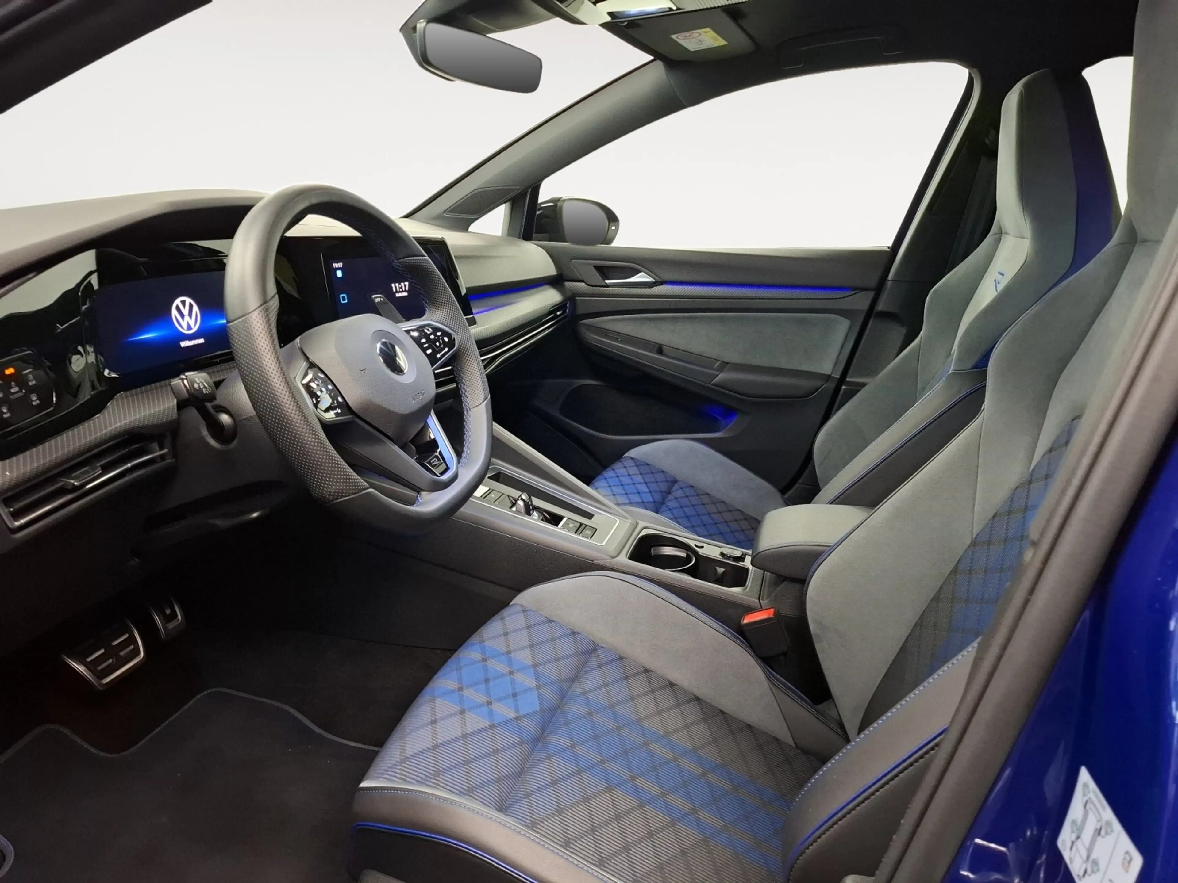 Volkswagen Golf VIII R 4Motion 2.0 TSI DCC Matrix RFK ACC — photo 7