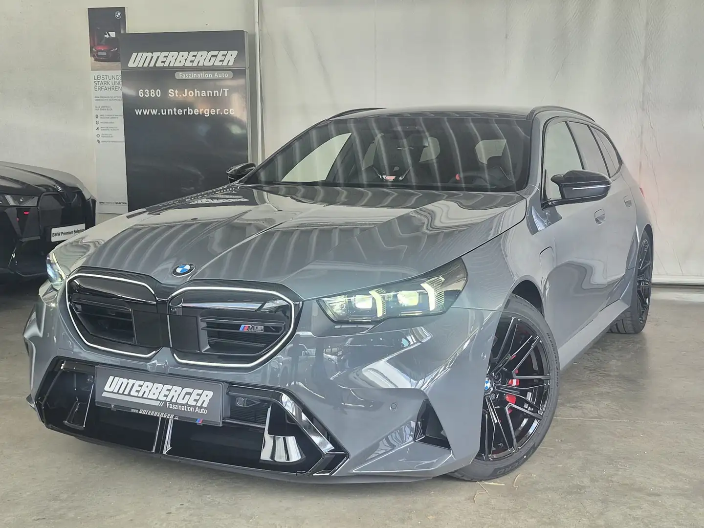 BMW M5 Touring M Driver's Package / AHK - 1