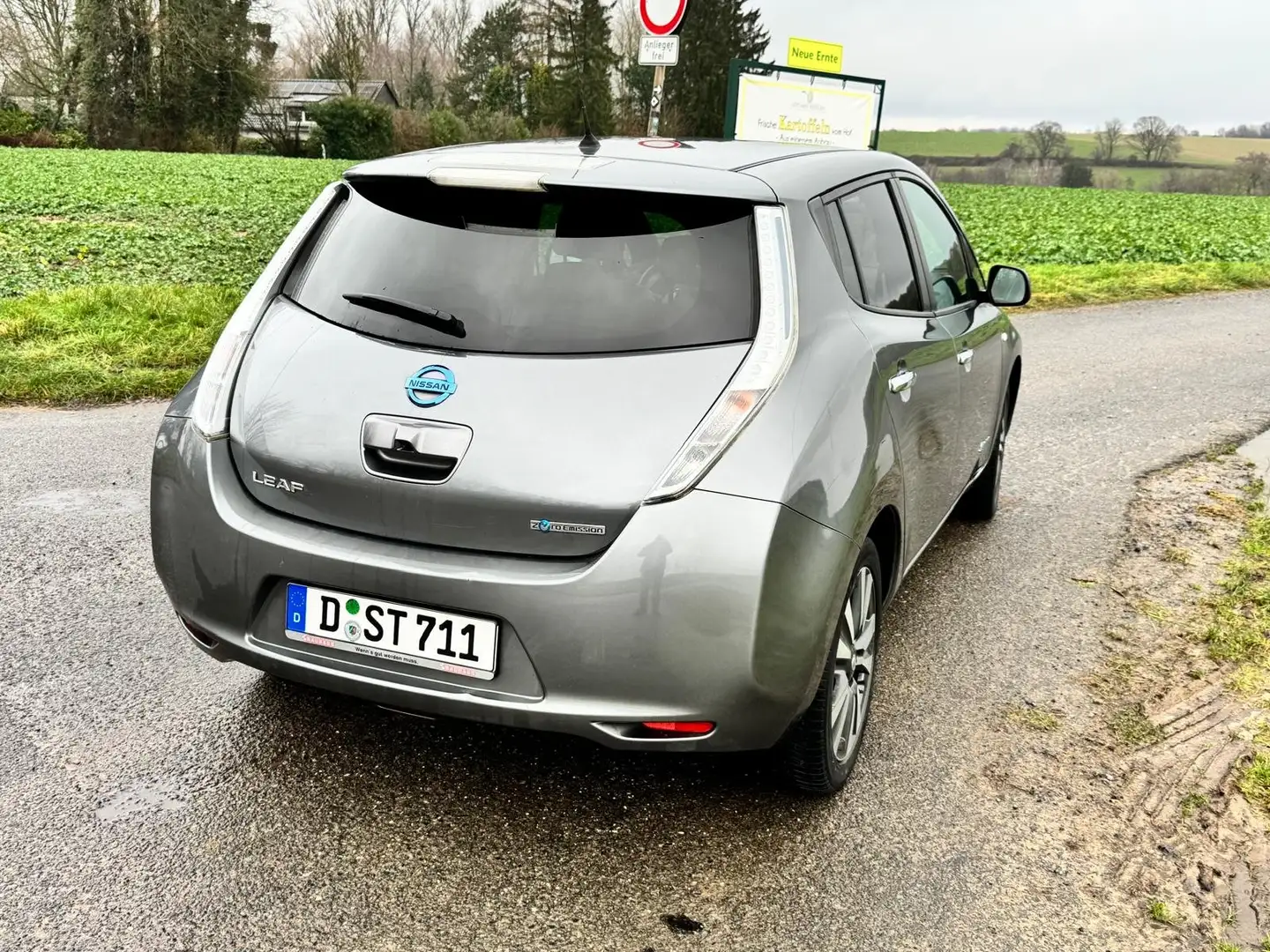 Nissan Leaf Leaf 24 kWh (mit Batterie) Tekna Šedá - 2