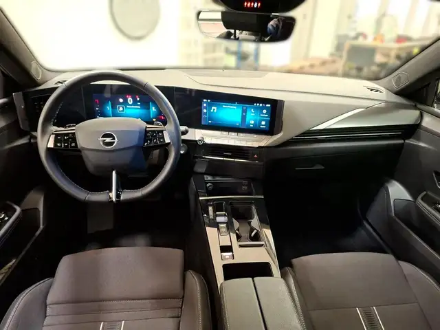 Opel Astra view 6