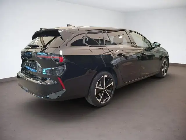 Opel Astra view 5