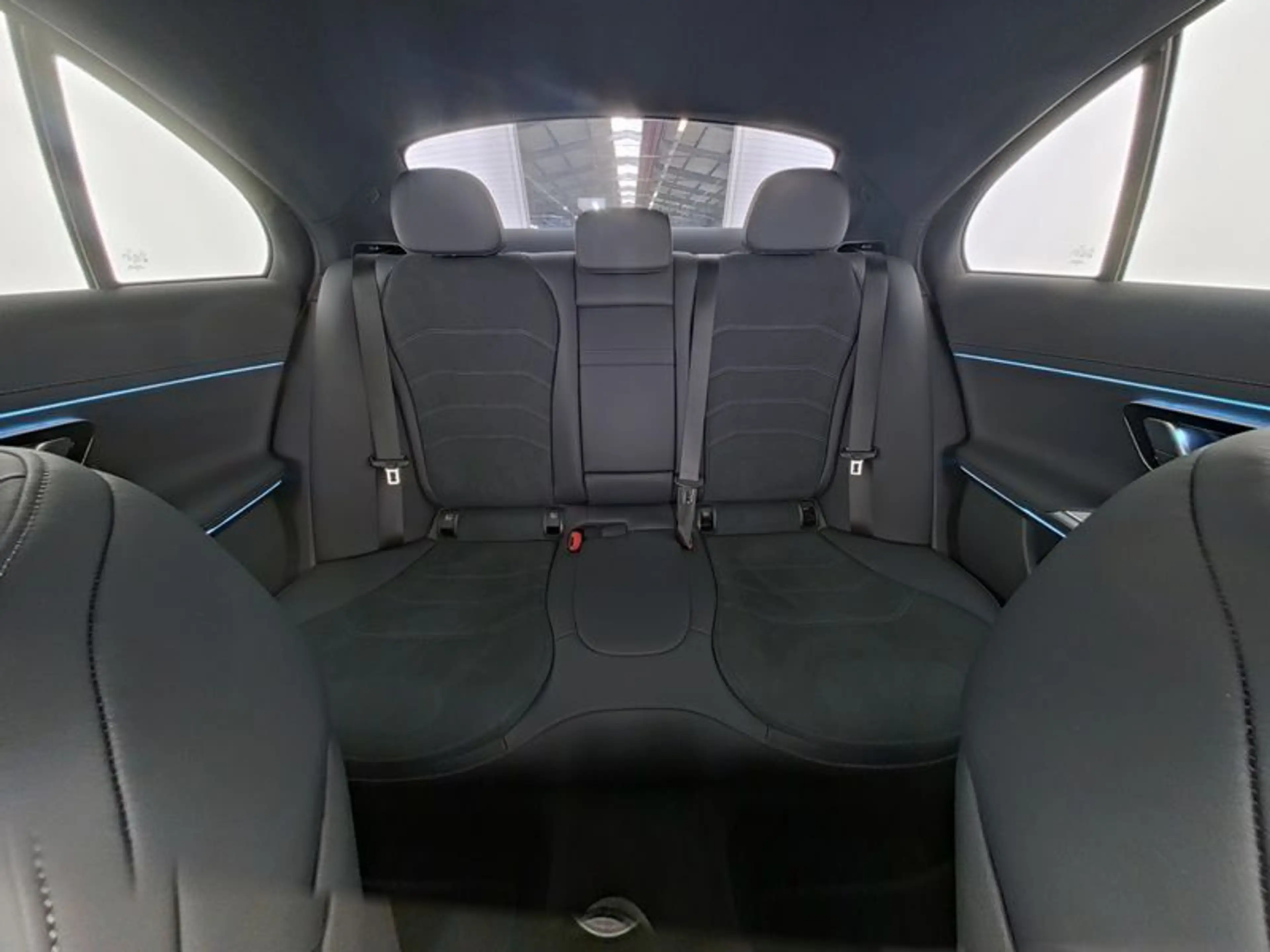 Mercedes-Benz E 220 d AMG Advanced/Pano/20"/360-Kamera/Night — photo 9