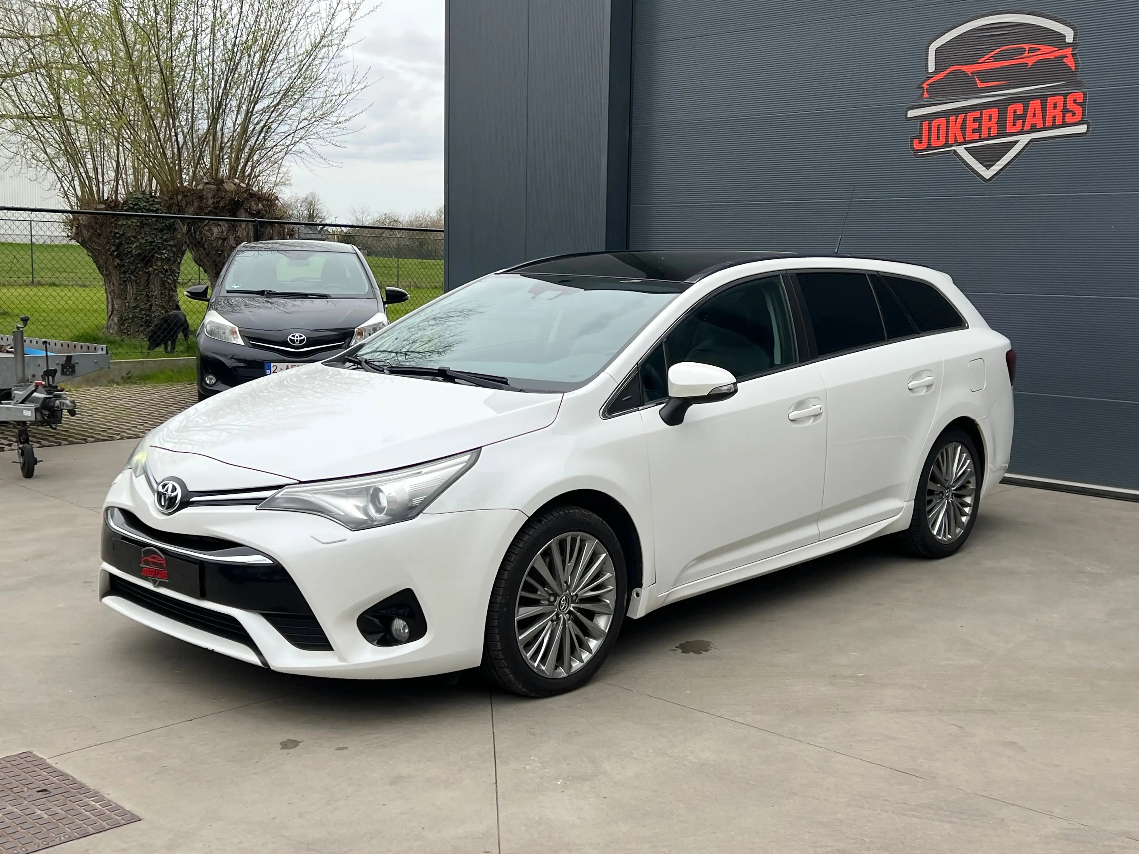 Toyota Avensis SW 2.0 D-4D Premium Camera Xenon Navi EURO6B — photo 2