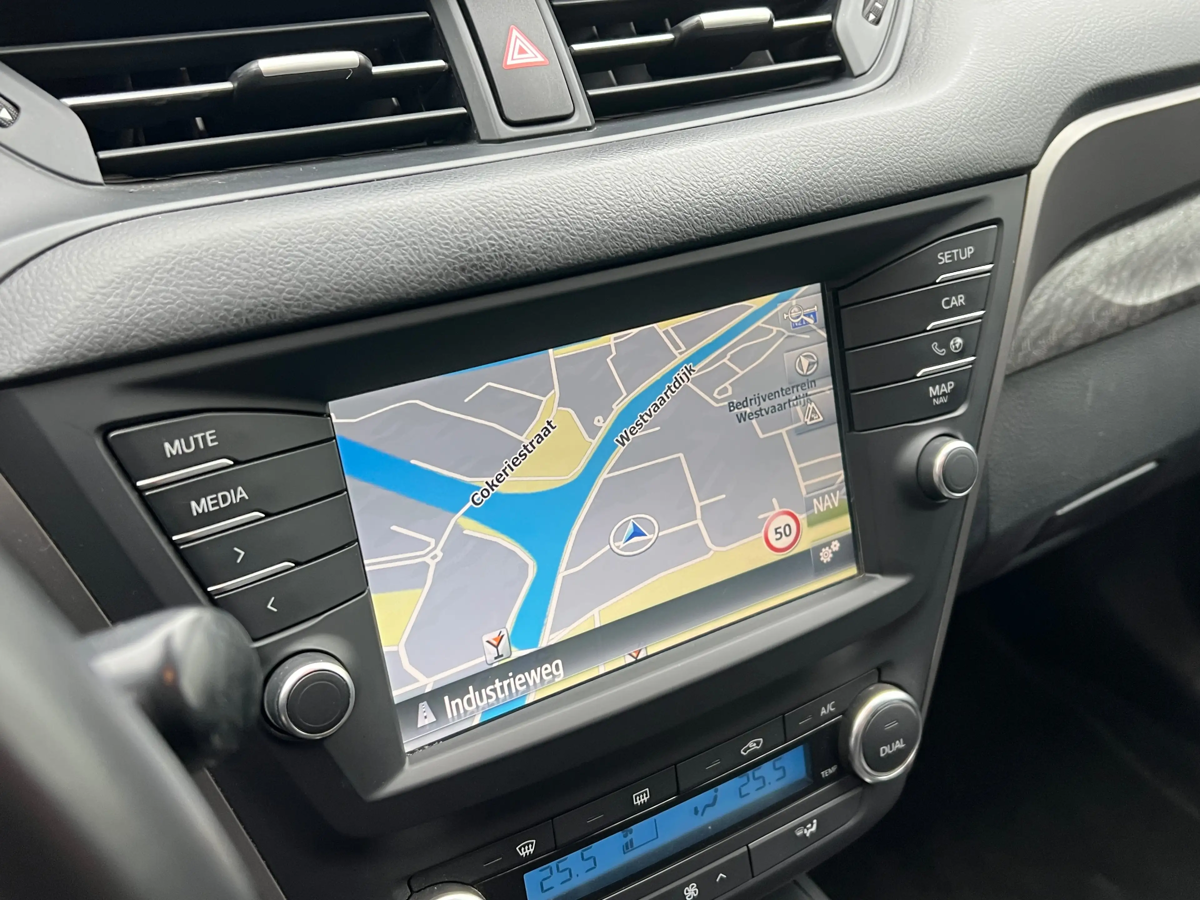 Toyota Avensis SW 2.0 D-4D Premium Camera Xenon Navi EURO6B — photo 15