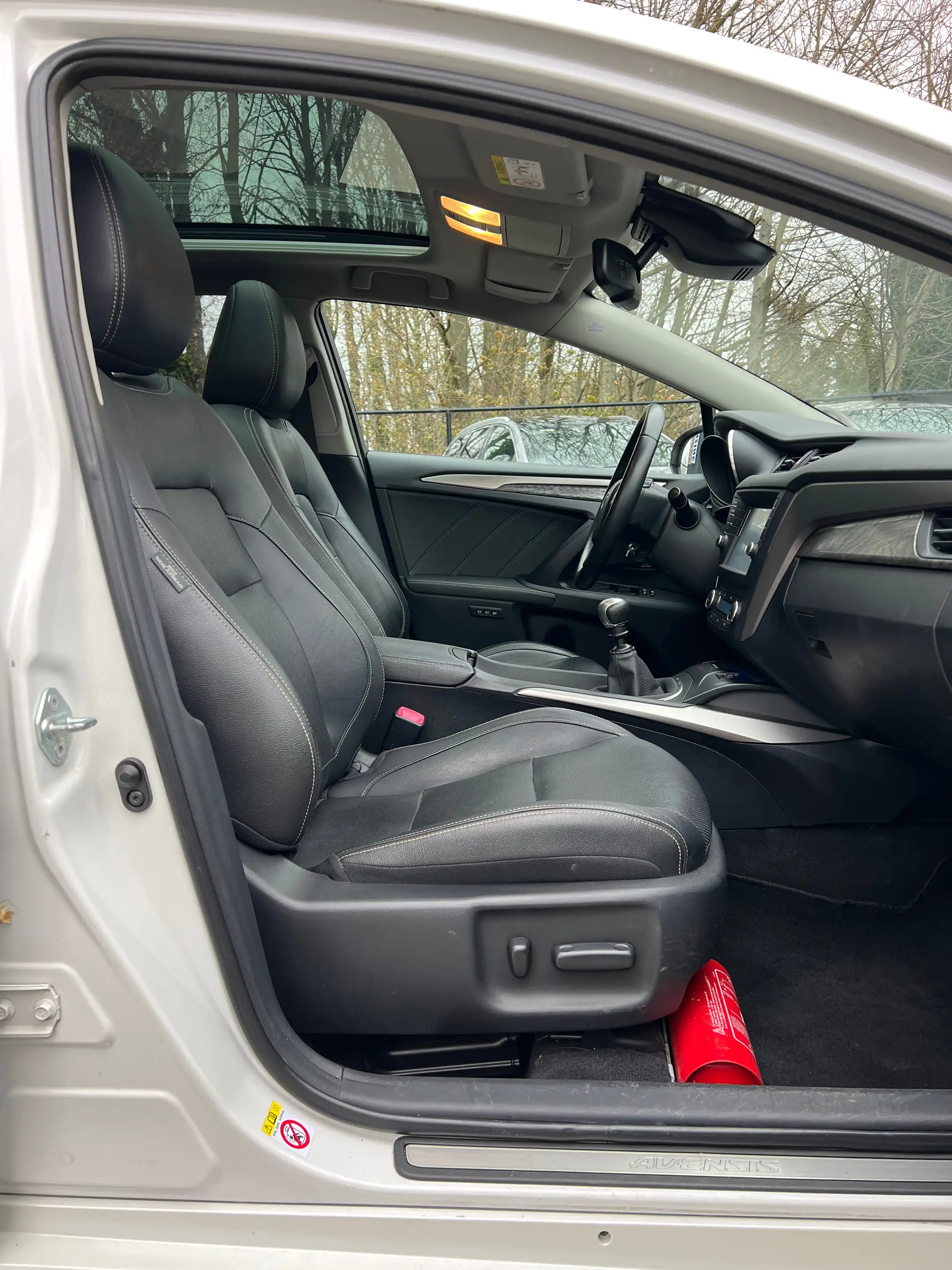 Toyota Avensis SW 2.0 D-4D Premium Camera Xenon Navi EURO6B — photo 9