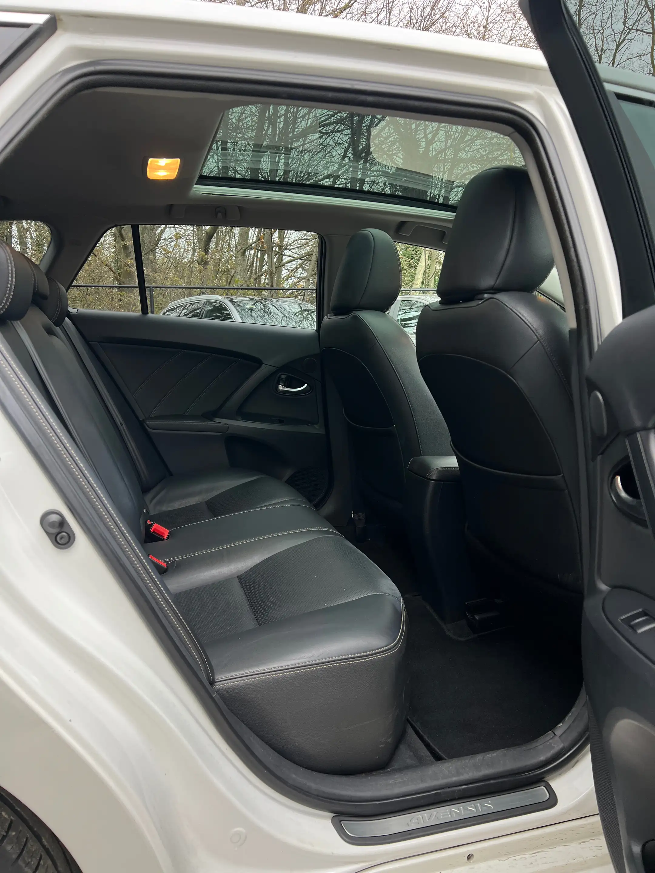 Toyota Avensis SW 2.0 D-4D Premium Camera Xenon Navi EURO6B — photo 10
