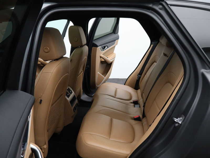 Jaguar F-Pace 2.0 P400e PHEV Limited Edition R-Dynamic SE — photo 12