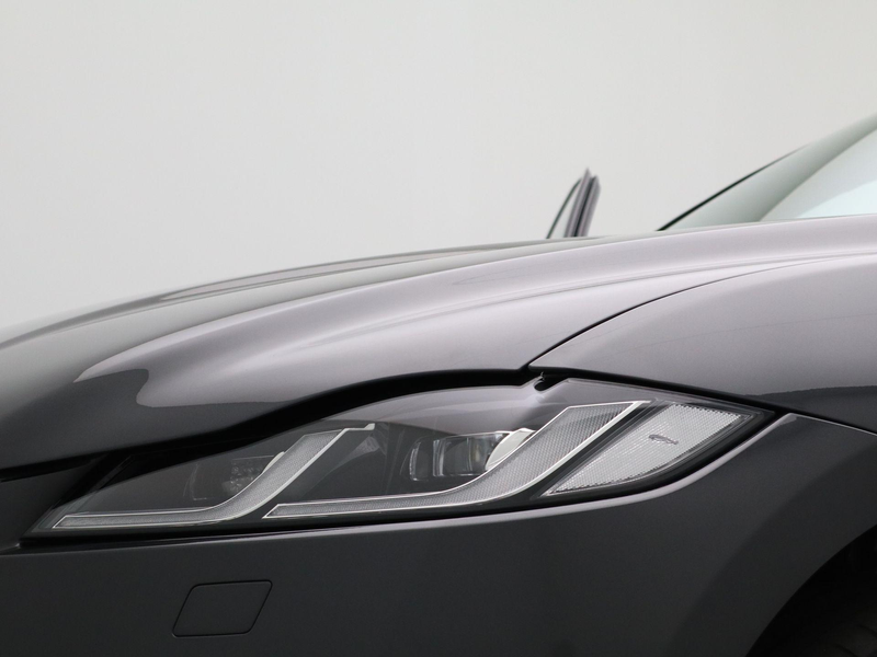 Jaguar F-Pace 2.0 P400e PHEV Limited Edition R-Dynamic SE — photo 14