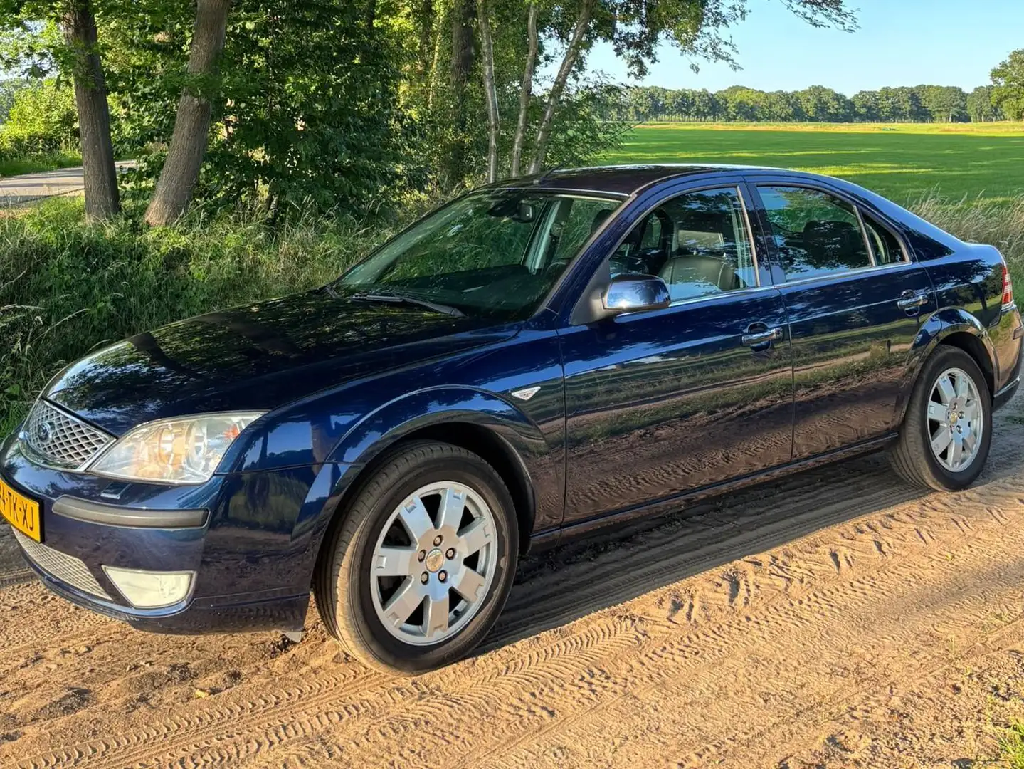 Ford Mondeo Mondeo 1.8-16V Platinum Nieuwe APK Blauw - 2