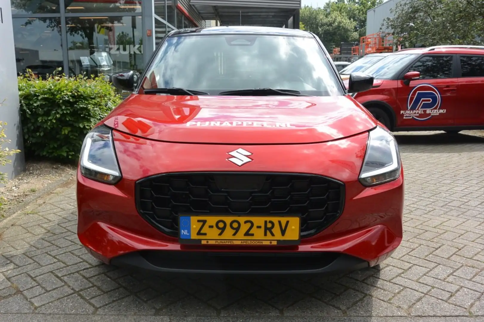 Suzuki Swift 1.2 Select Smart Hybrid 5-deurs Two-tone / Navigat Rood - 2