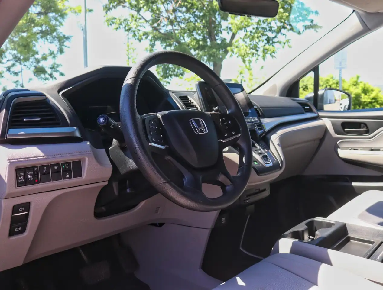 Honda Odyssey снимка Honda Odyssey
