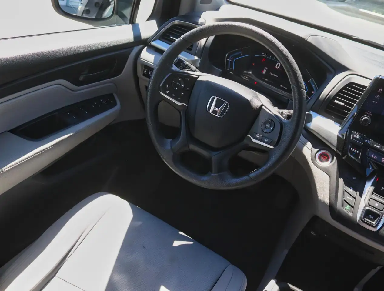 Honda Odyssey снимка Honda Odyssey