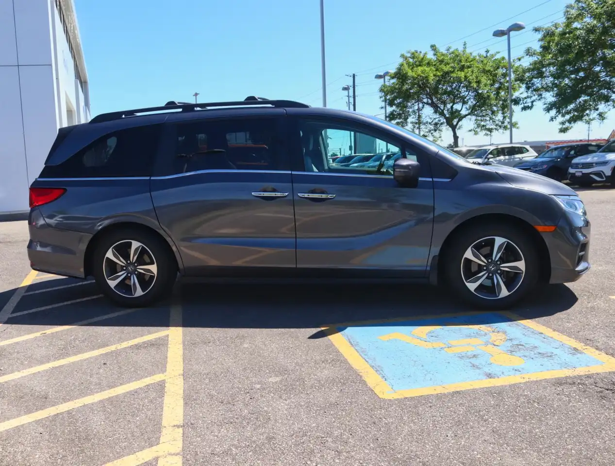 Honda Odyssey снимка Honda Odyssey