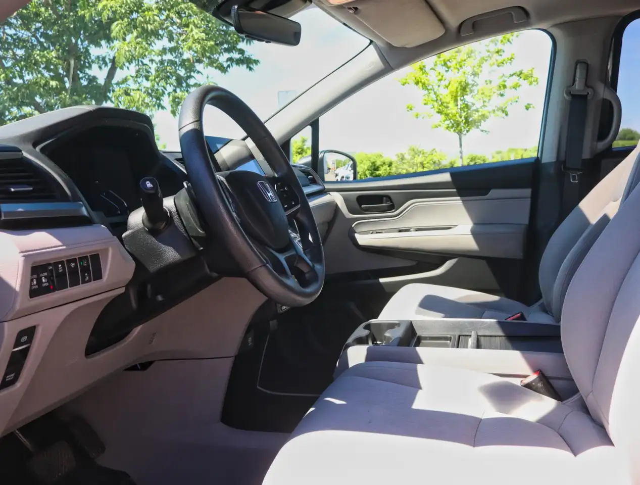 Honda Odyssey снимка Honda Odyssey