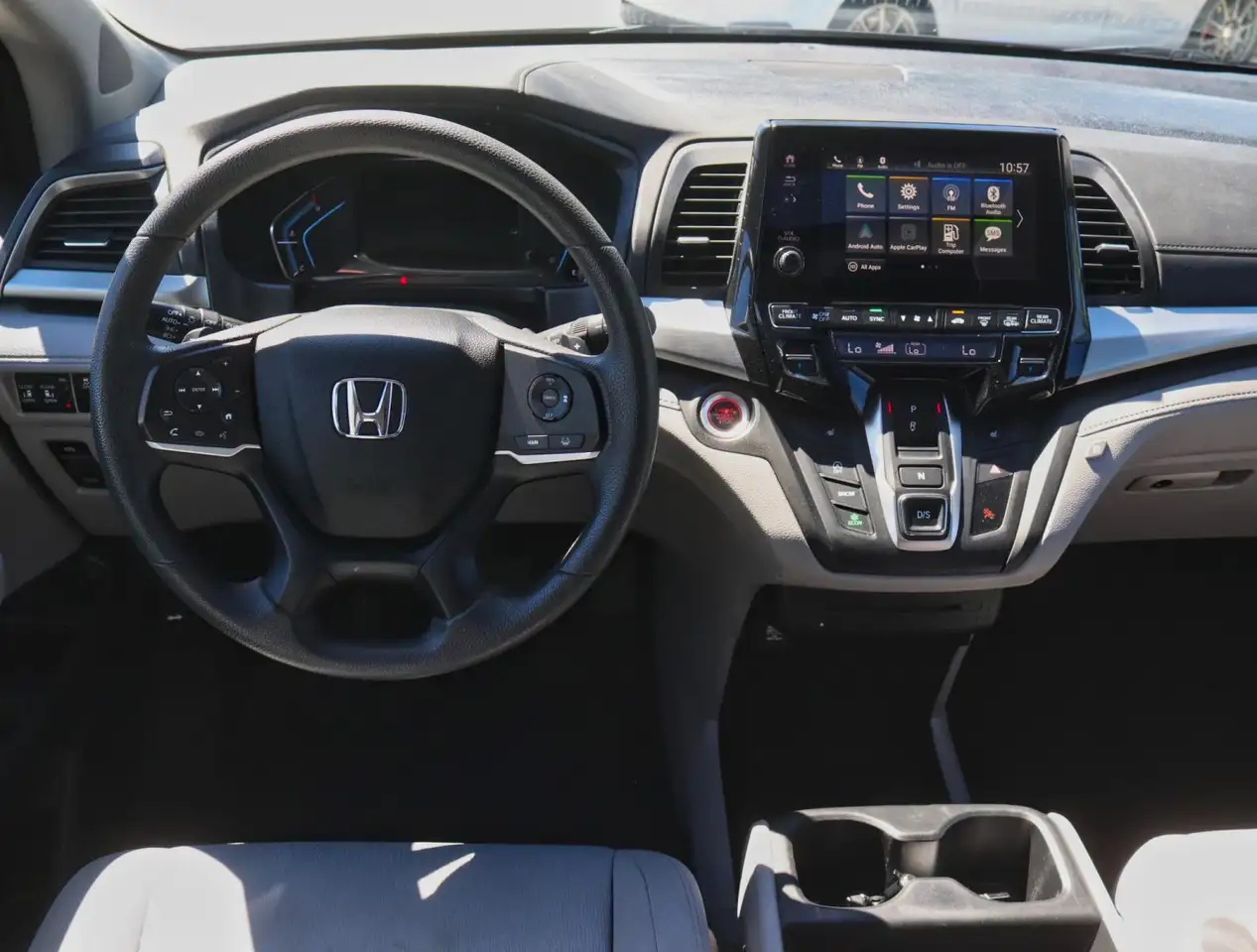 Honda Odyssey снимка Honda Odyssey