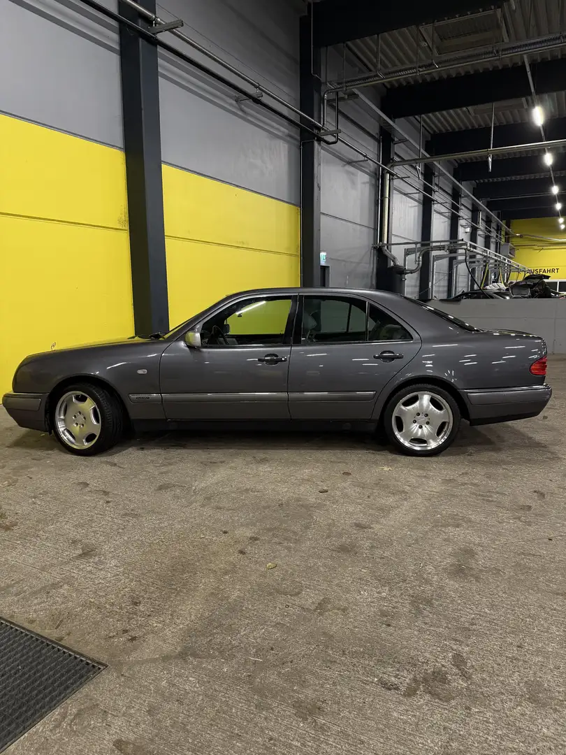 Mercedes-Benz E 300 Avantgarde TD Aut. - 2